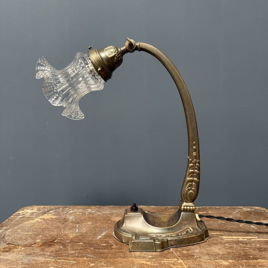 Franse Art Nouveau Tafellamp Met Transparante Glazen Kap photo 220.0