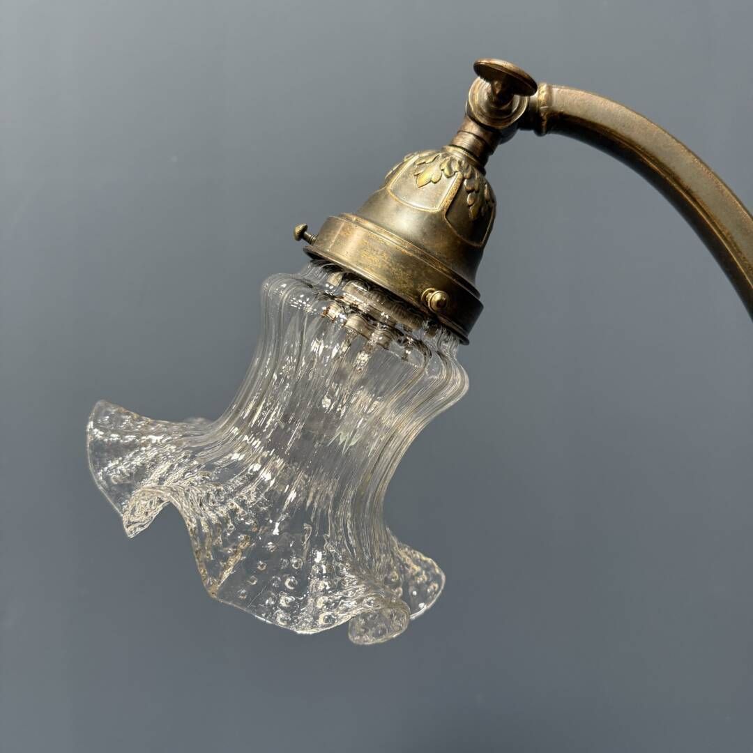 Franse Art Nouveau Tafellamp Met Transparante Glazen Kap photo buy