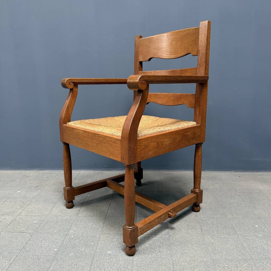 photo furniture Set Van Twee Nederlandse Eikenhouten Fauteuils Met Vaste Zitkussens