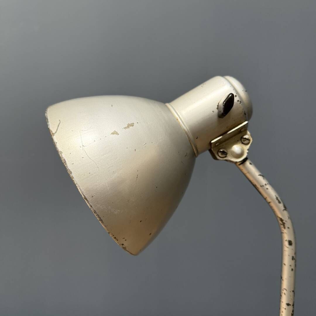 153.0 Zilvergrijs Bauhaus Bureaulamp, Jaren 1930 photo