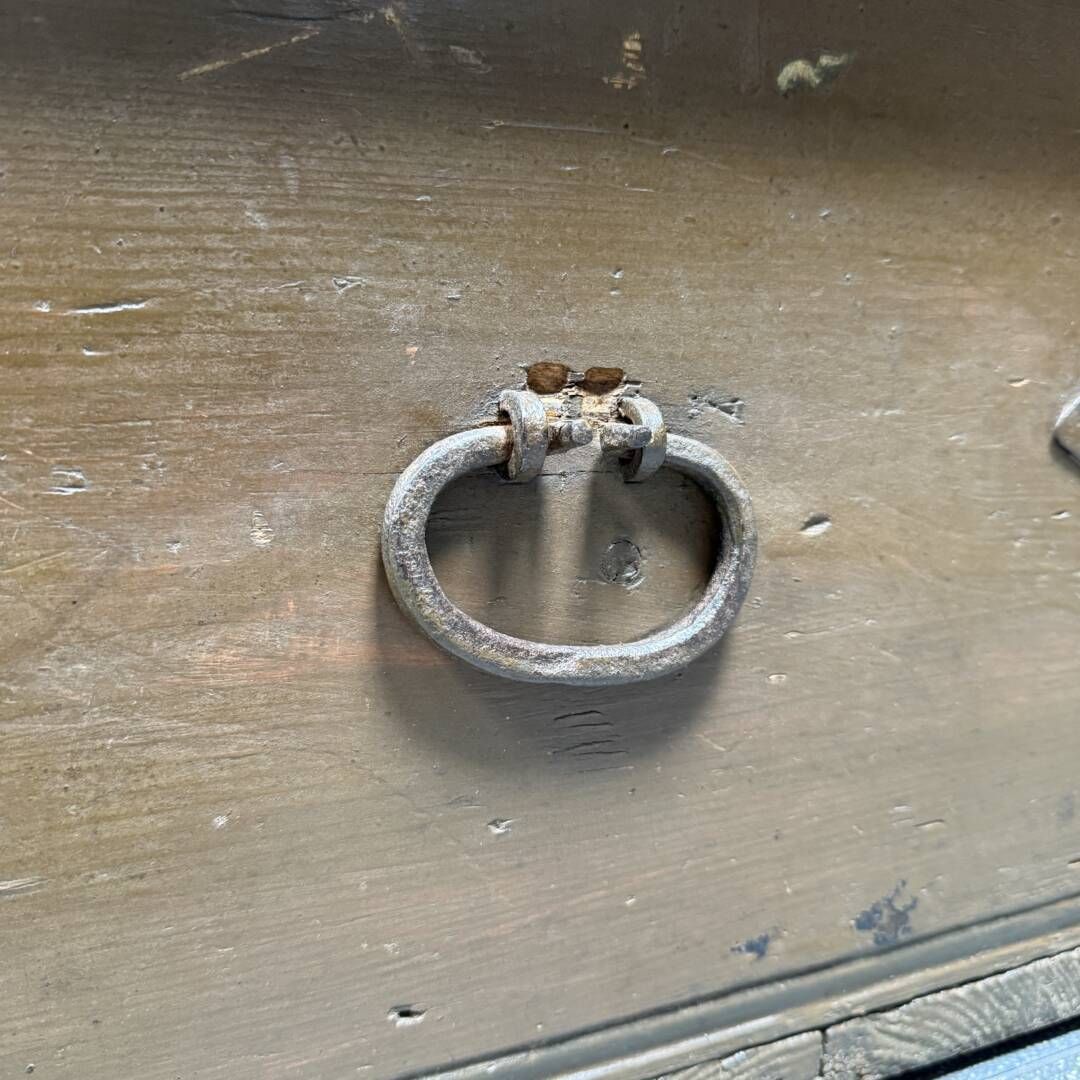 photo vinterior Antieke Geschilderde Houten Zweedse Kist
