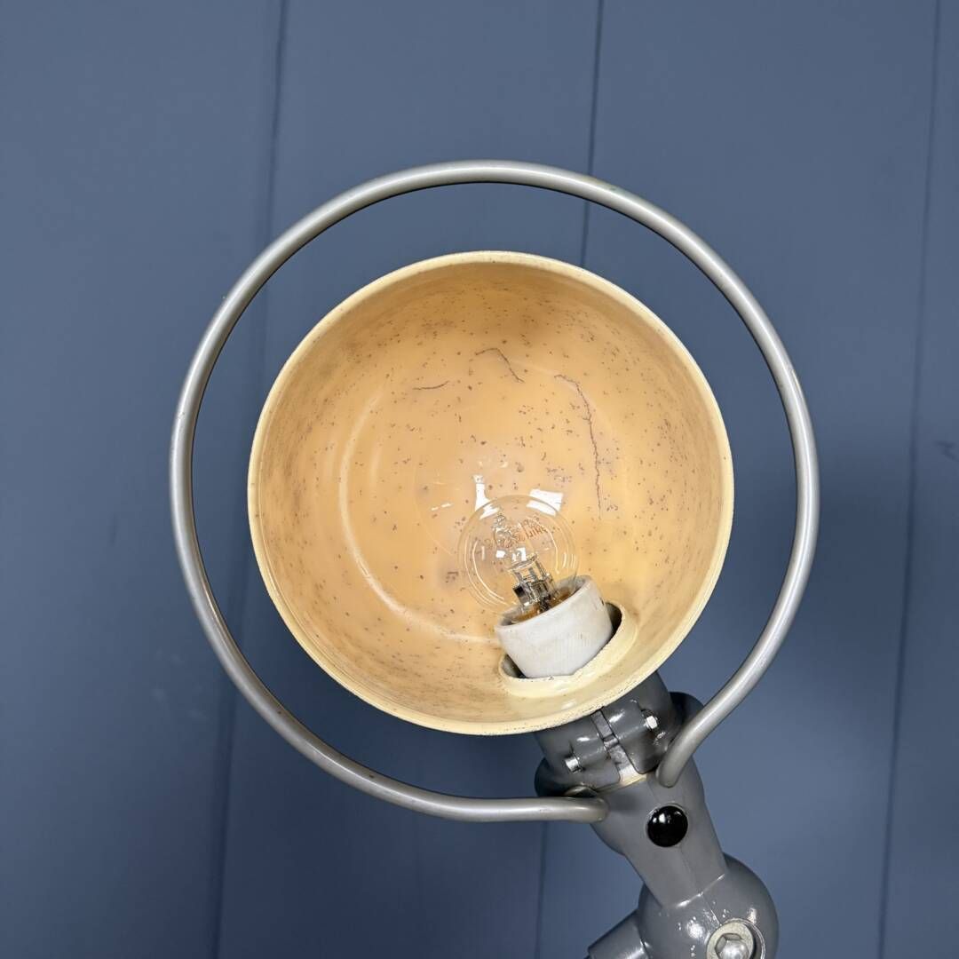 604.0 Donkergrijze Driearmstige Jieldé Tafelklemmlamp photo