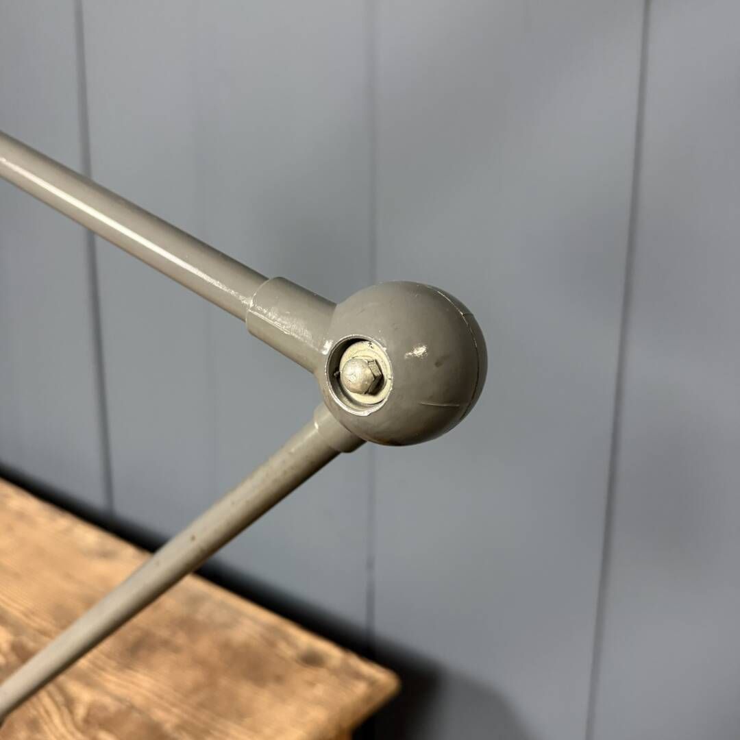 photo buy Donkergrijze Driearmstige Jieldé Tafelklemmlamp