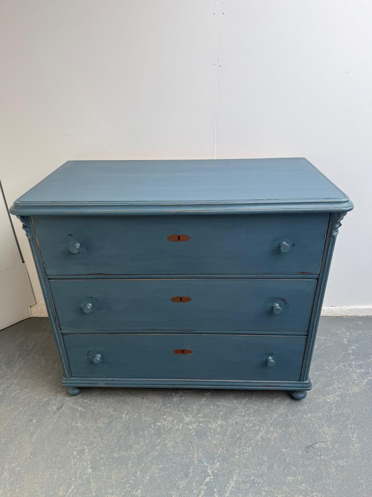 A Huge Painted Blue Pine Genuine Victorian Hungarian Chest Of Drawers photo vinterior