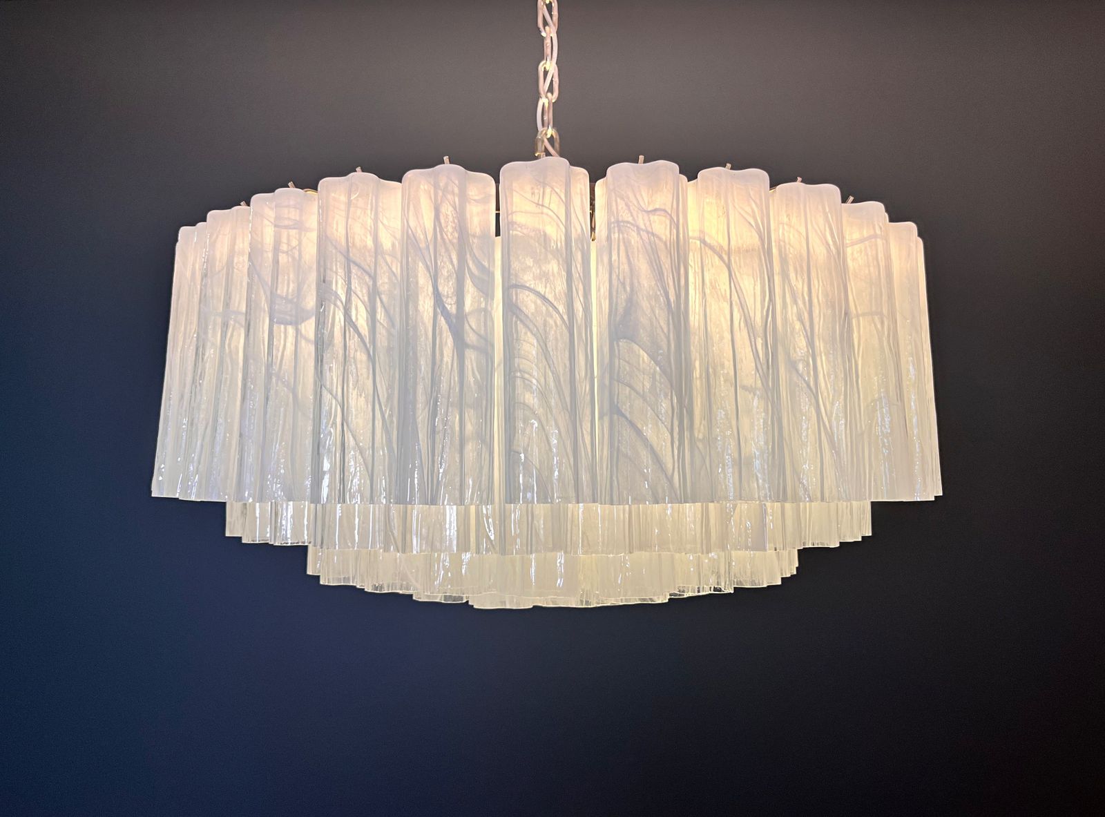 photo vinterior Large Murano Glass Chandelier  101 White Alabaster Glass Tube