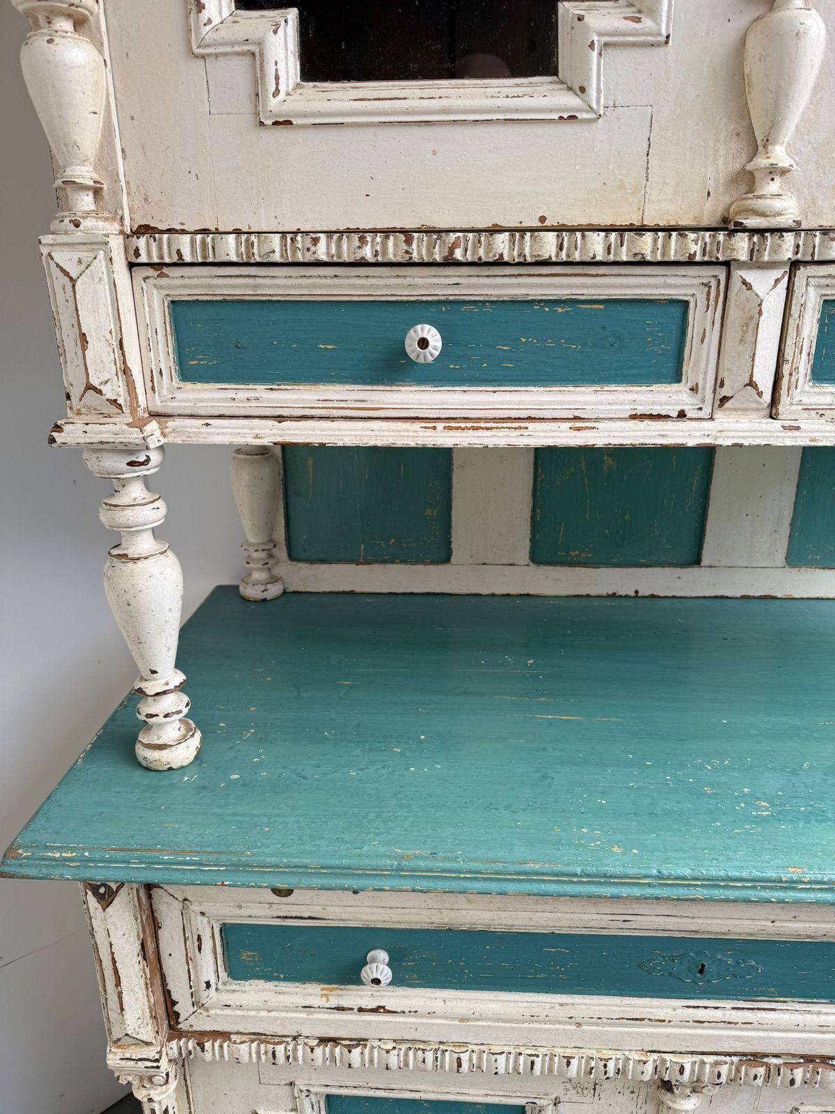 photo vinterior A Genuine Hungarian Original Painted Cream & Teal 2 Piece Victorian Dresser