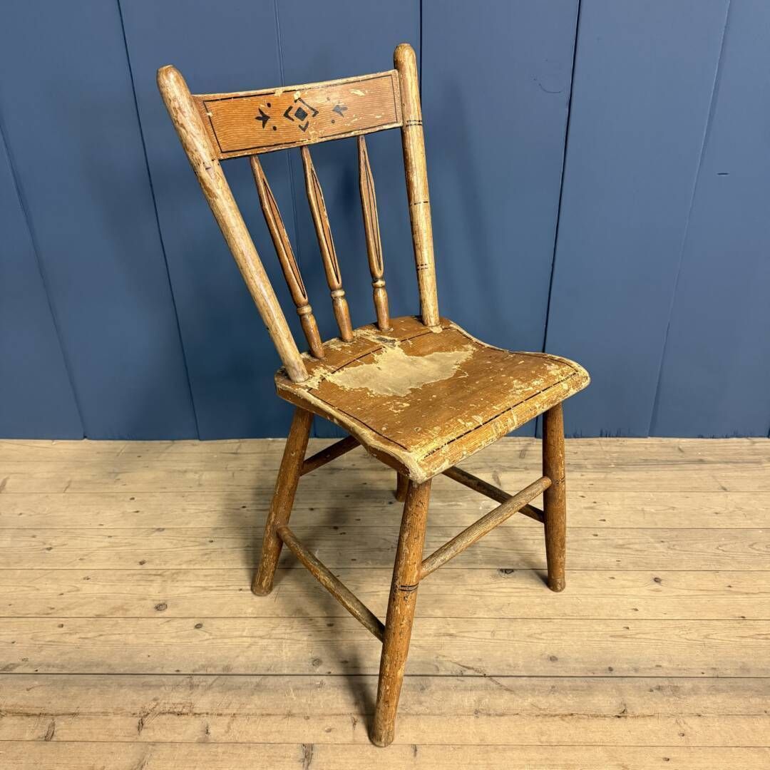 photo buy Set Van Vier Geschilderde Nederlandse Keukenstoelen