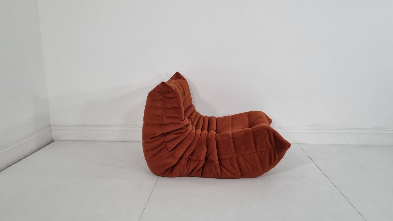 1860.0 Ligne Roset Togo Chair In Luxurious Russet Alcantara Excellent Condition photo