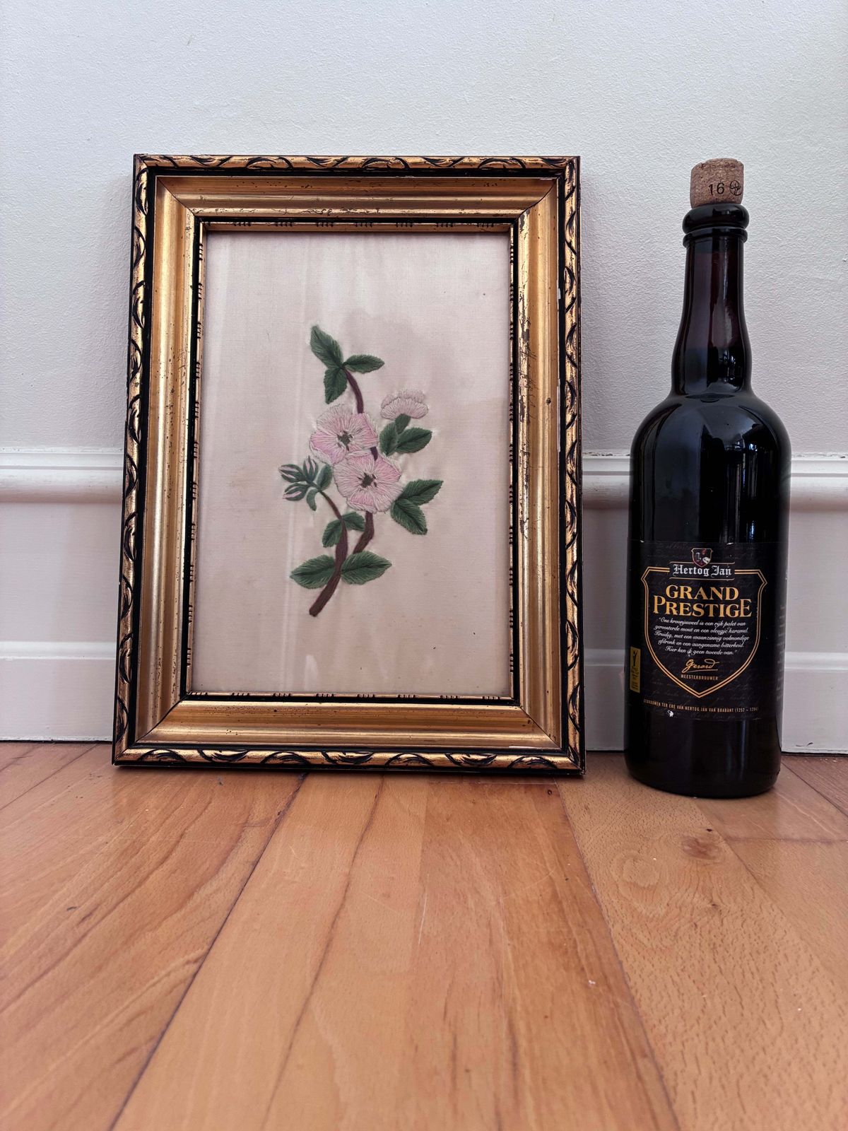 photo vintage Set Vintage Flower On Silk Paintings, Embroidery Flower Art