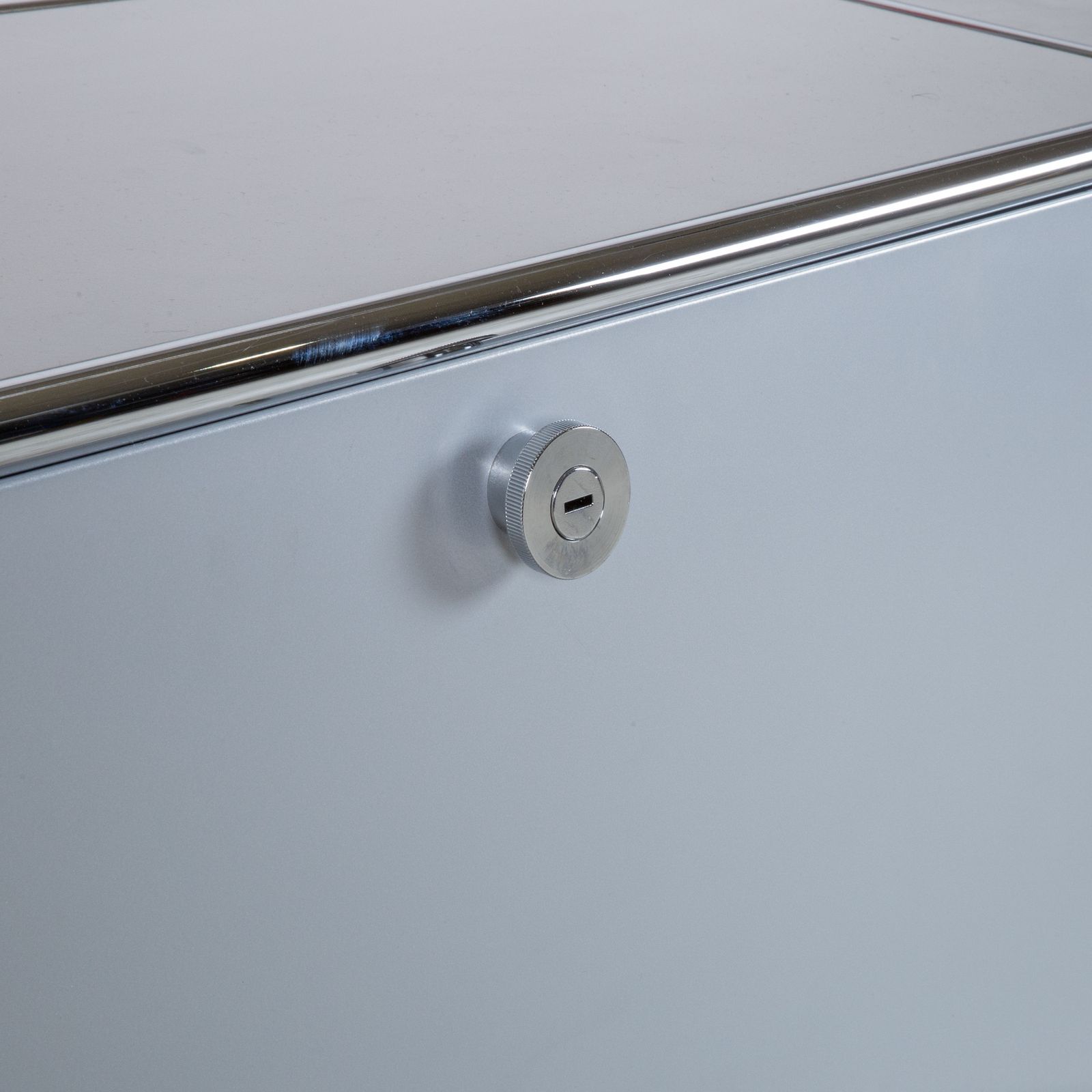 Buffet USM Haller en métal, argent, gris, gris clair, 9 éléments, chacun 75 x 35 cm photo Mobilier