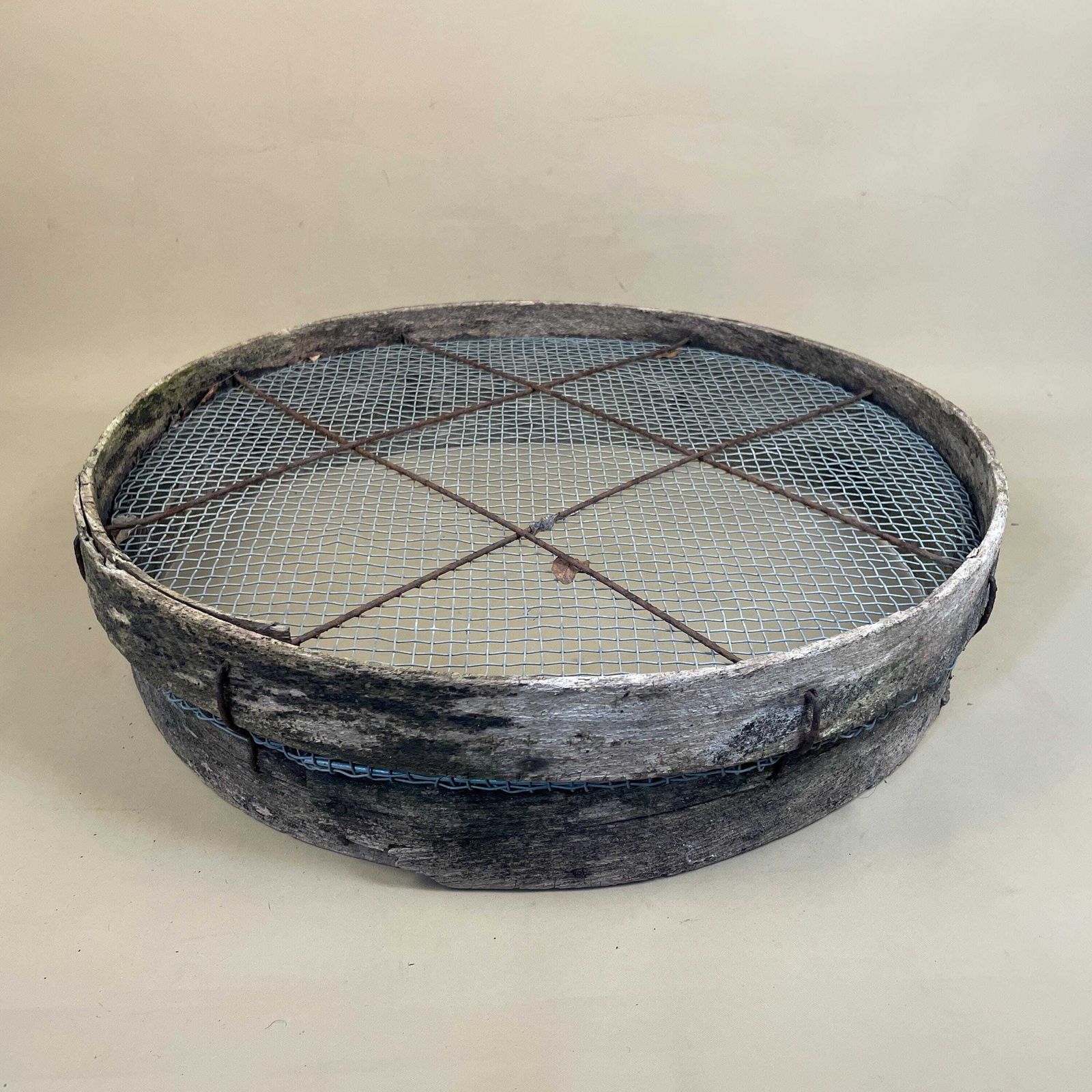 photo furniture Antique Wooden Grain Sifter Sieve Metal Mesh Rustic Round Farmhouse Drying Tray Vintage Cottage Garden Decor