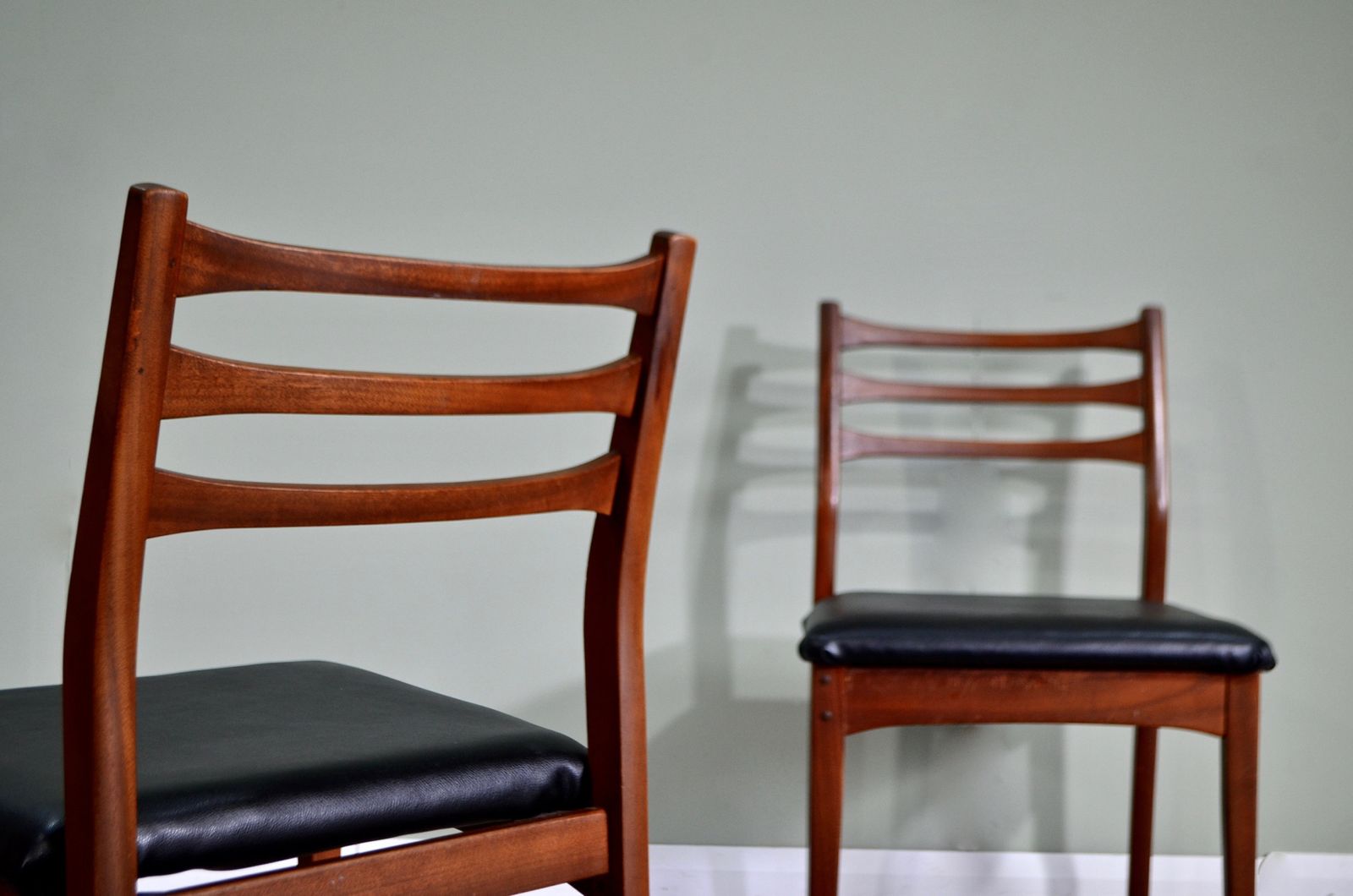Set Of 2 Vintage Midcentury Meredew Teak Chairs. Delivery. Modern / Retro / Danish Style. photo furniture