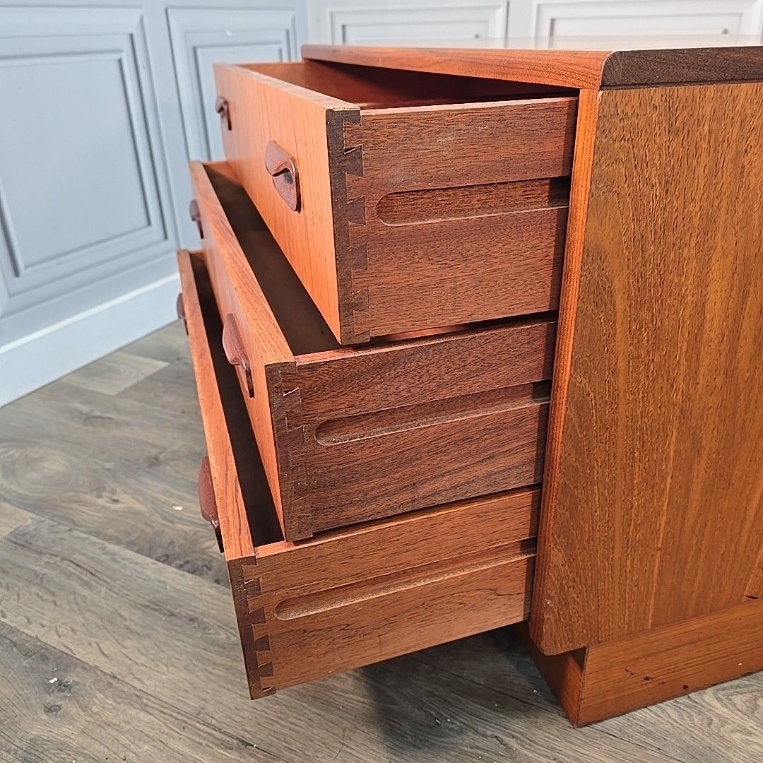photo vintage Vintage Chest Of Drawers G Plan Teak Mid Century 3 Drawer Low Retro Wooden Mcm