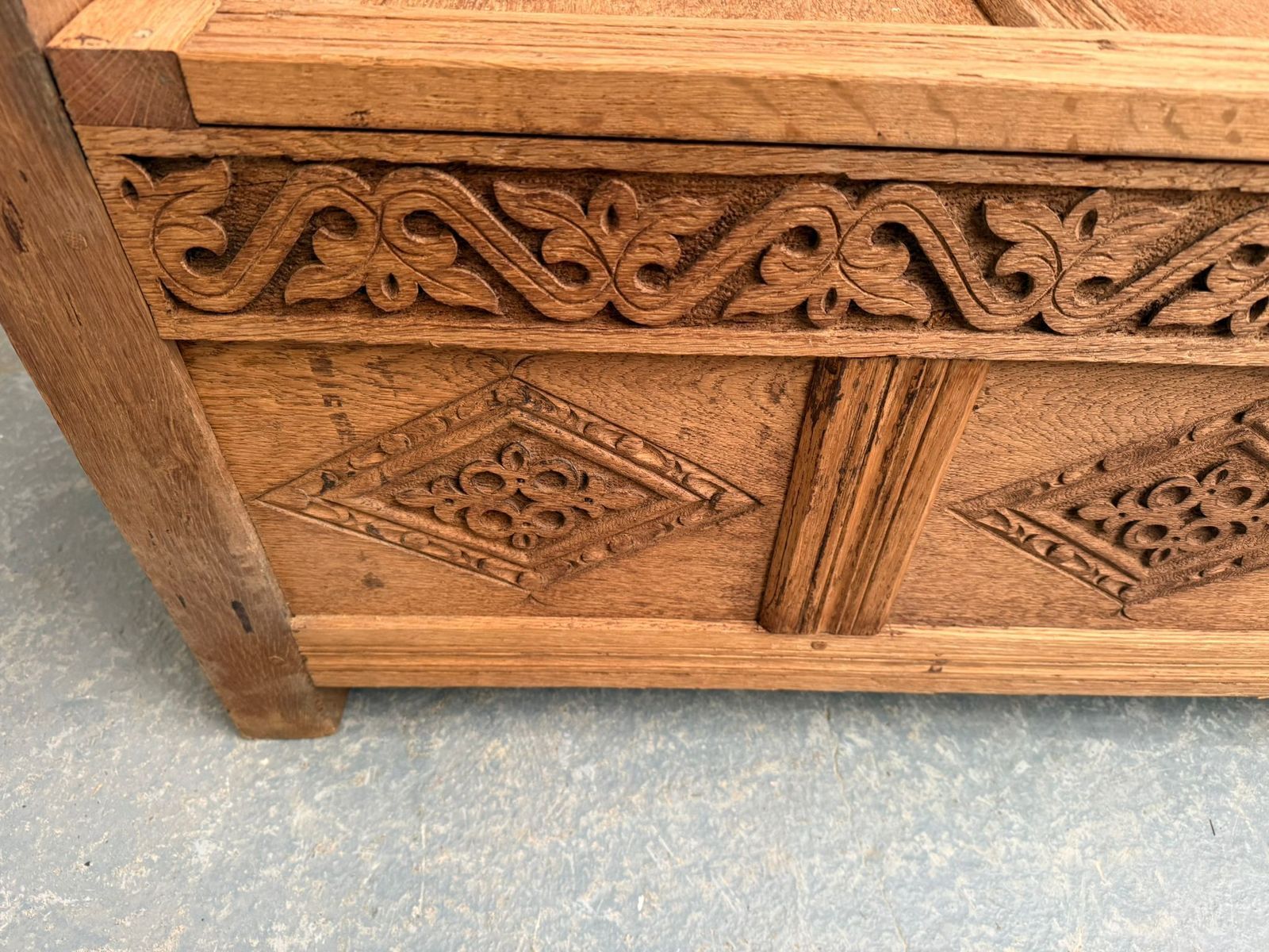photo furniture The Very Best Stripped Golden Oak 1920s Carved 2 Seater Hall Box Settle