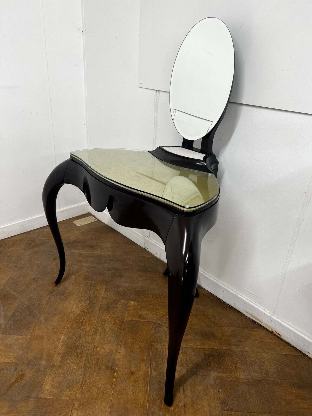 Christopher Guy "Vanity Fair I" Dressing Table In Hand Carved Mahogany And Matching "Vanity Fair" Red Leather Mahogany Chair photo Furniture