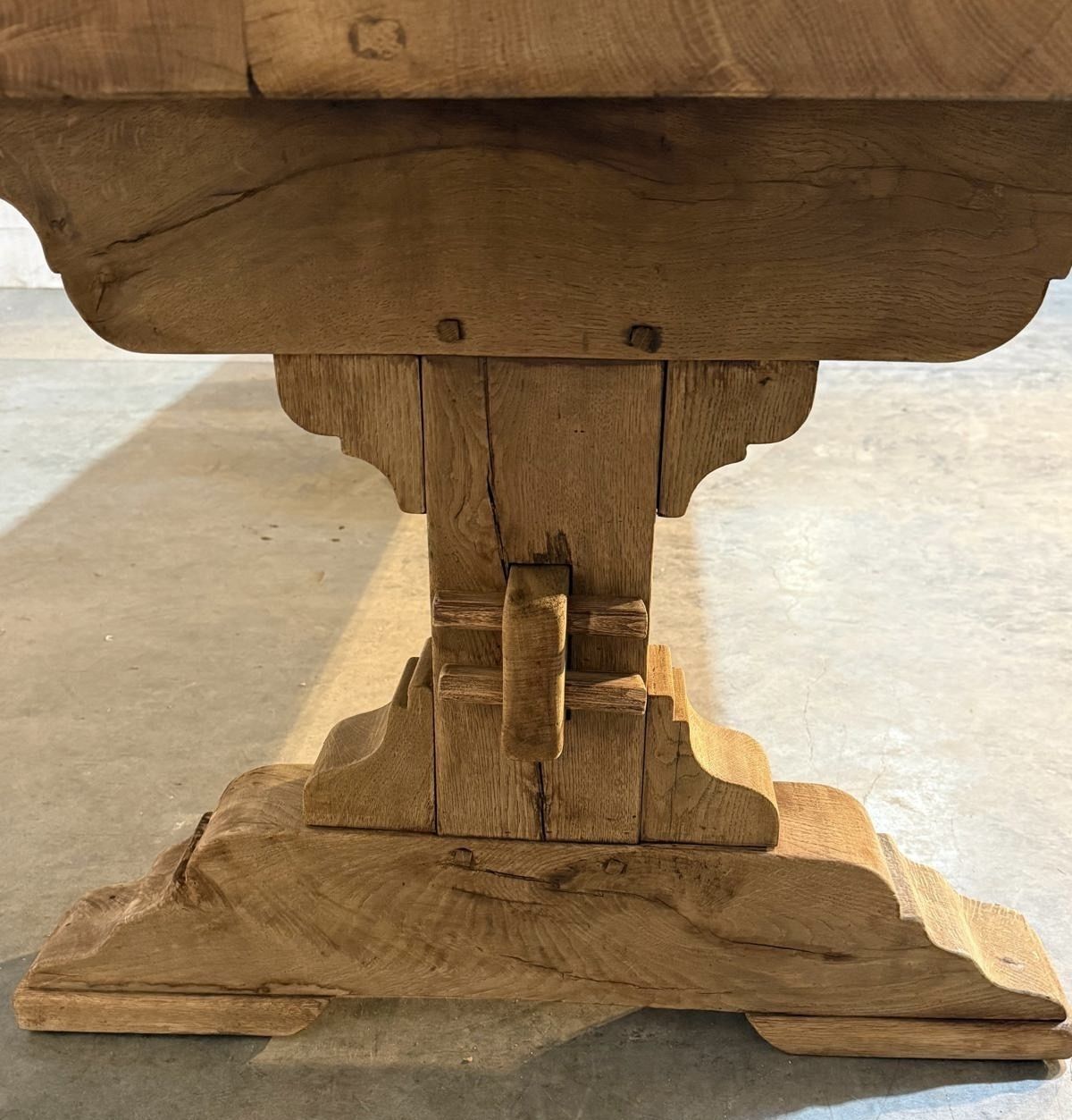 photo vinterior Stunning Large French Bleached Oak Farmhouse Dining Table