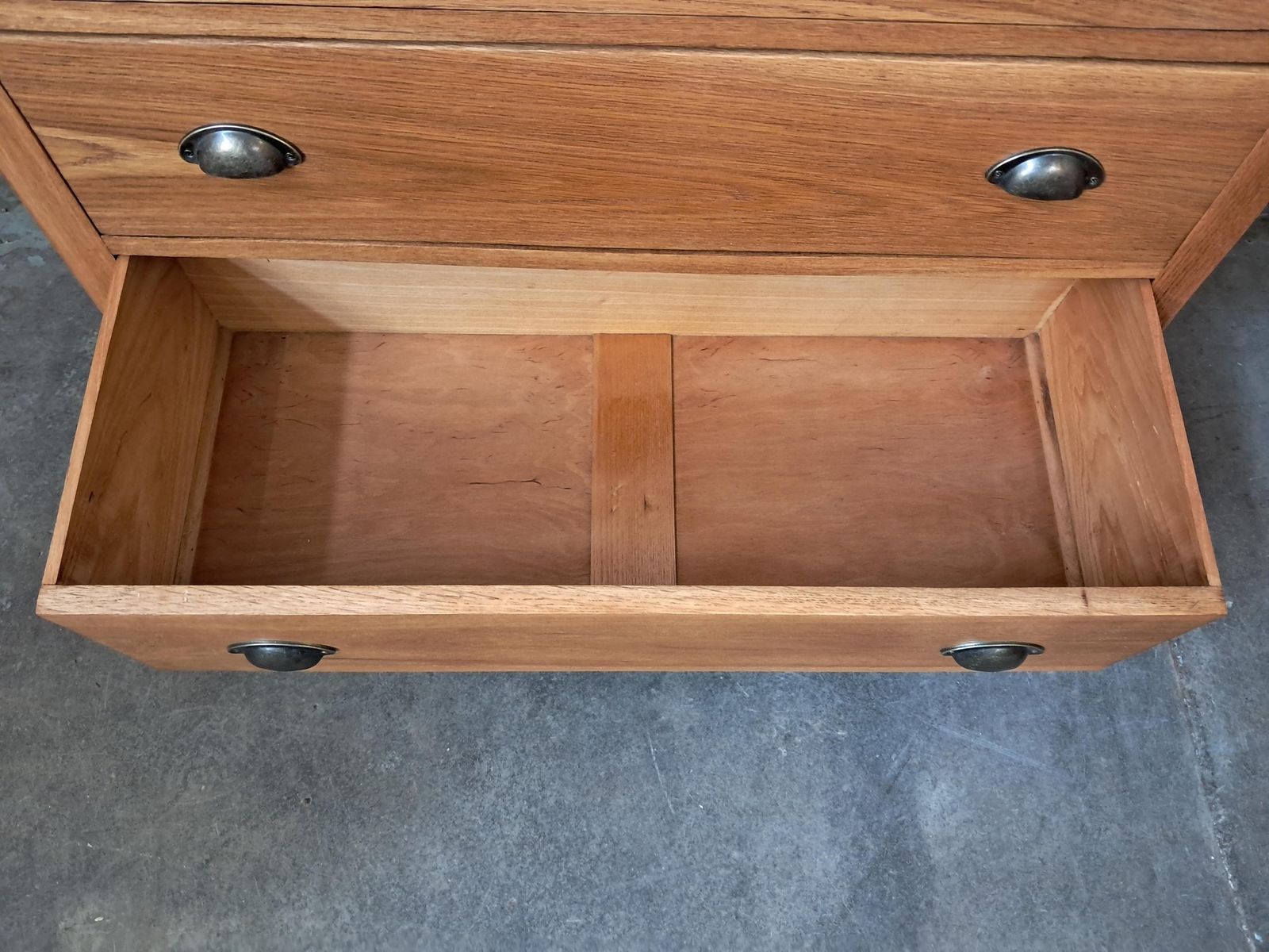 Chest Of Drawers ~ Oak ~ Vintage ~ Mid Century photo vintage