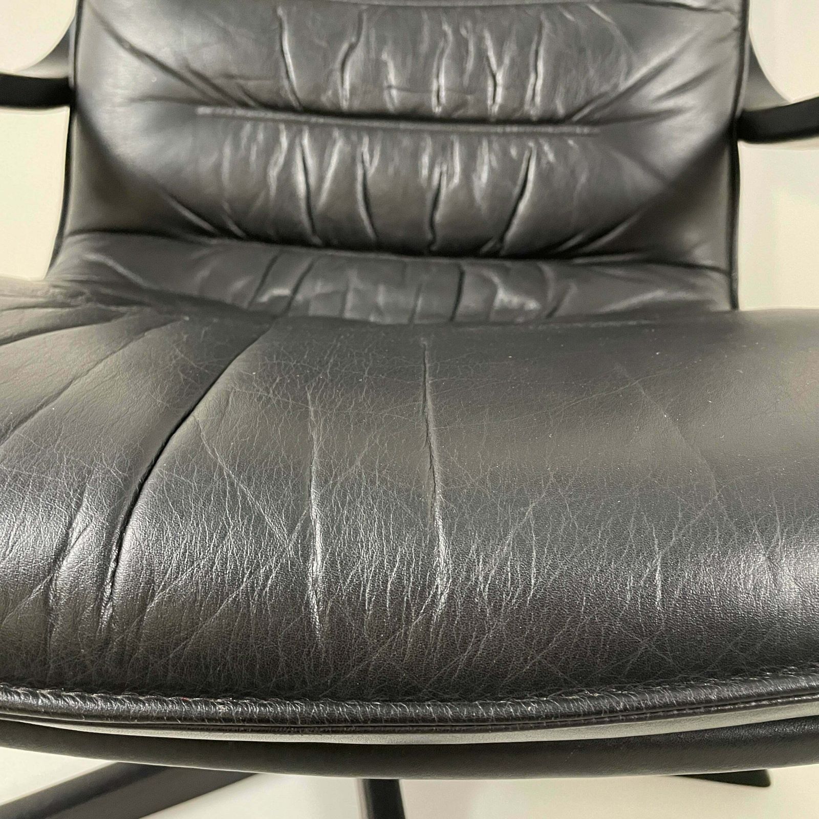 photo furniture Vintage C90 Danish Berg Chair And Footstool
