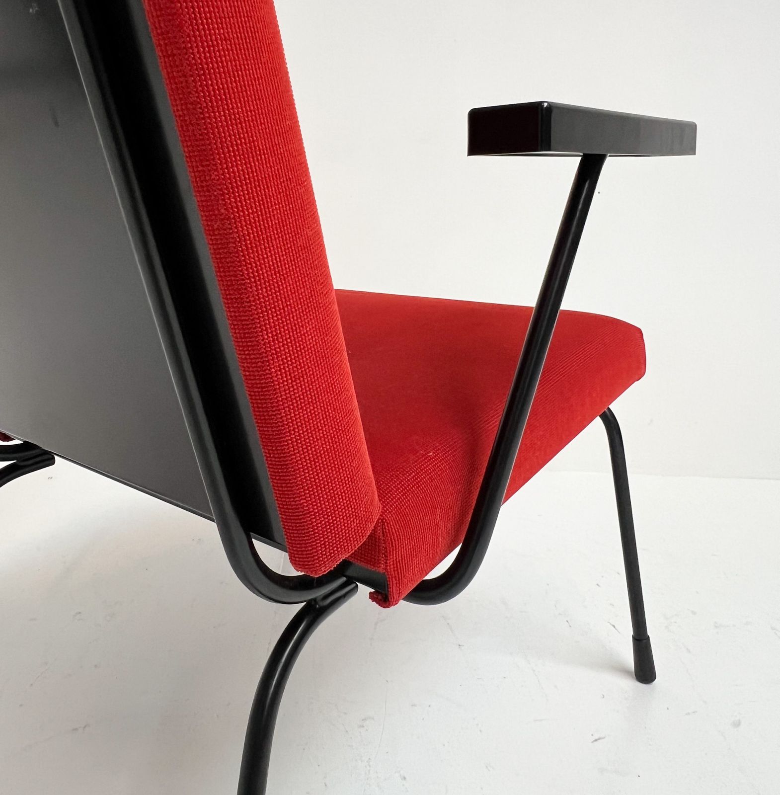 photo furniture Gispen 1407 Armchair By Wim Rietveld, 1954