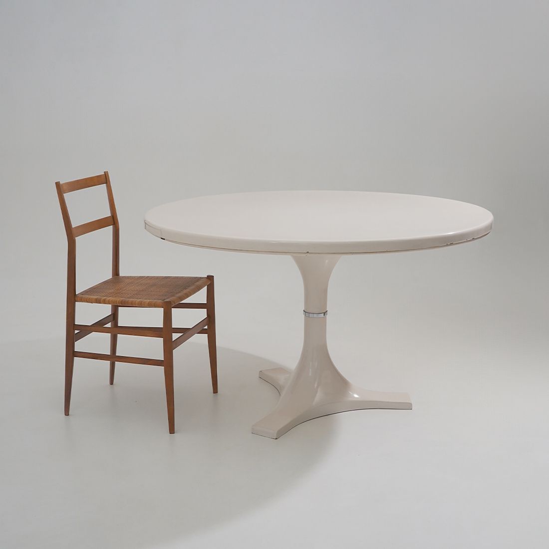 photo vinterior Table With Central Leg By Ignazio Gardella For Kartell, 1970s