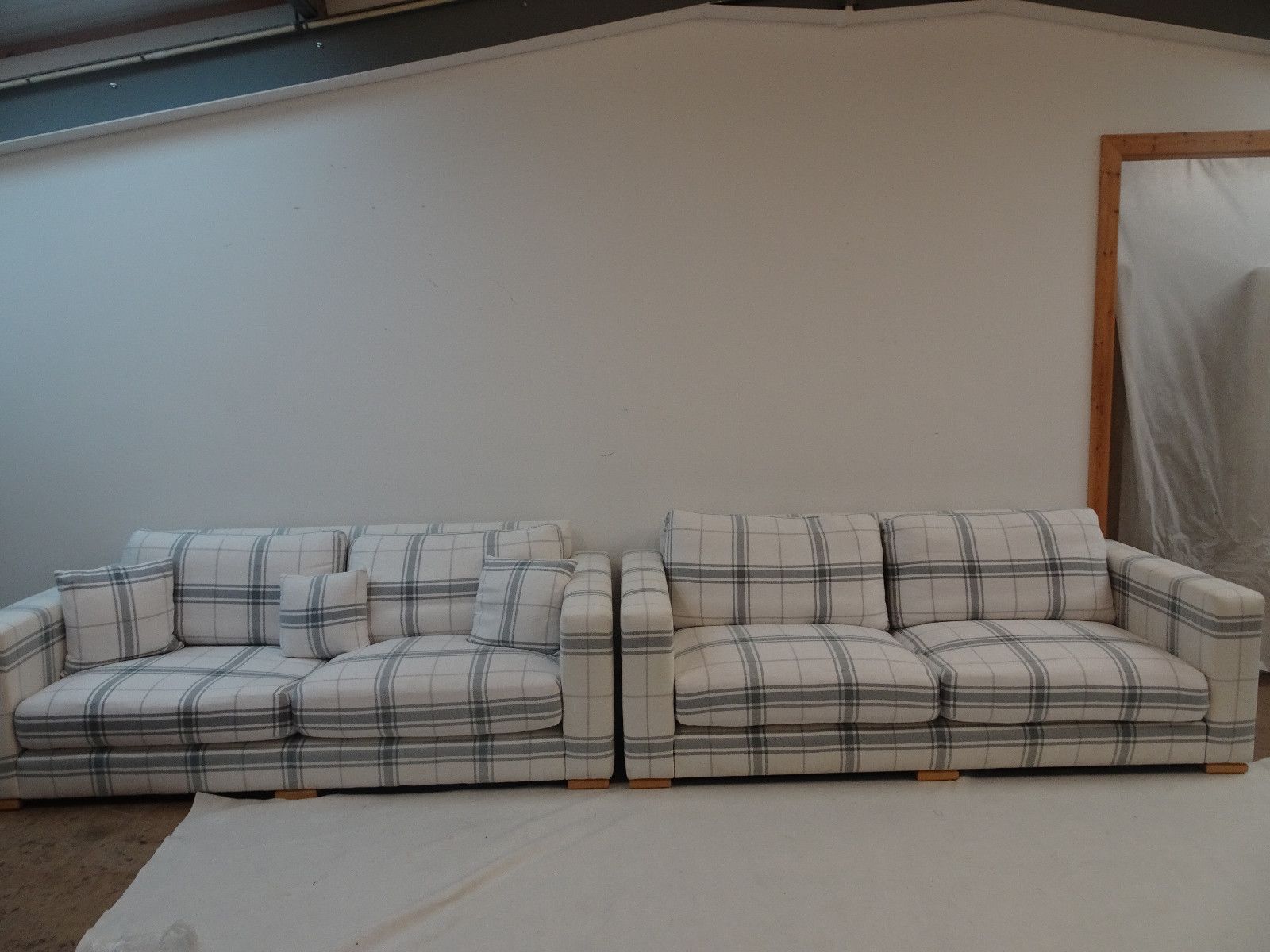 2880.0 George Smith Square Sofa In Off White Check In Good Condition photo