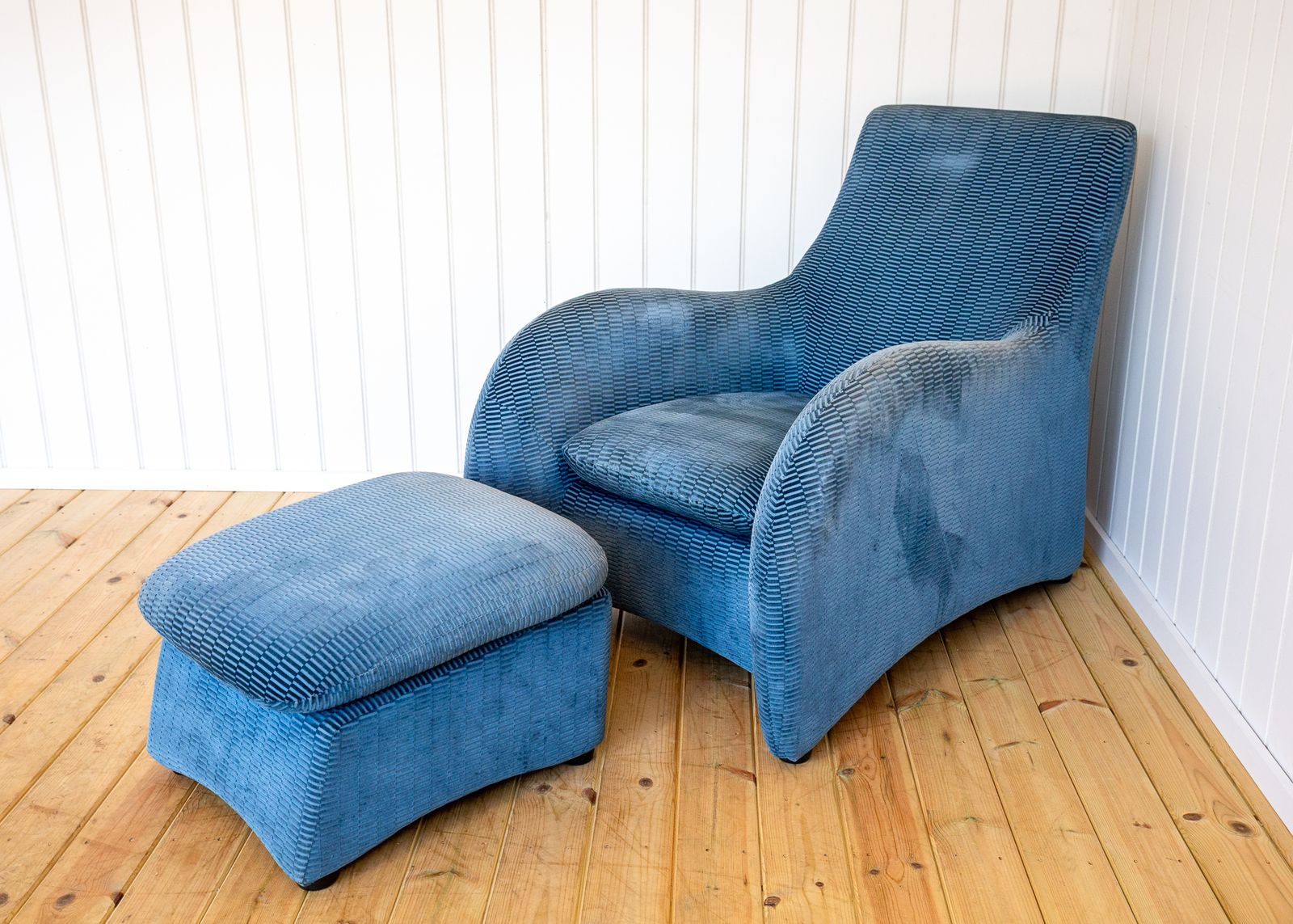 photo furniture Loge Lounge Chair & Ottoma.N By Gerard Van Den Berg For Montis 1980s La Maison Pierre Frey Fabric Blue Velvet Armchai.R Footstool Art Deco Style