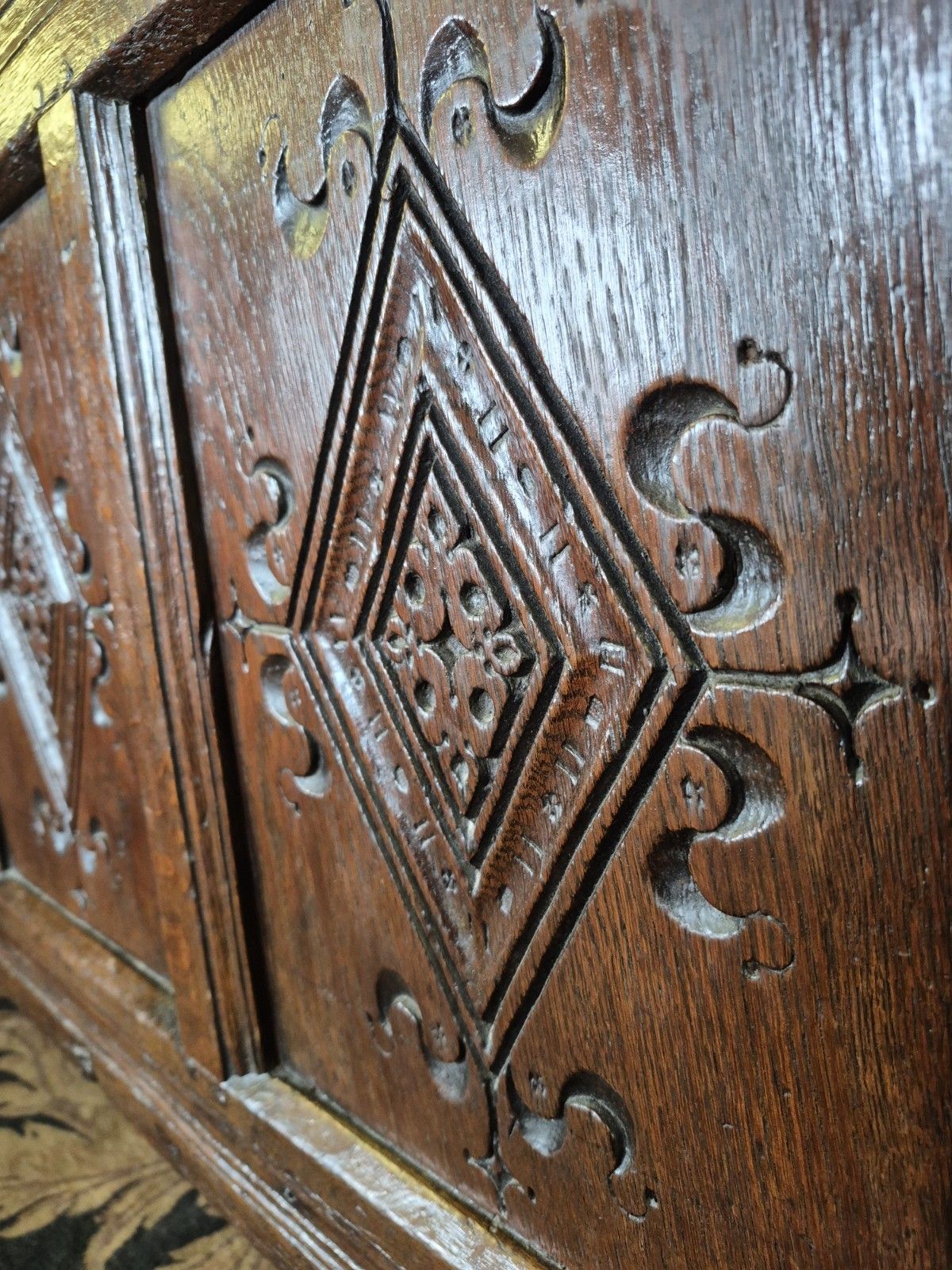 photo vintage A Super & Generous 18th Century Three Plank Coffer Penny Hinge Top Carved Panels