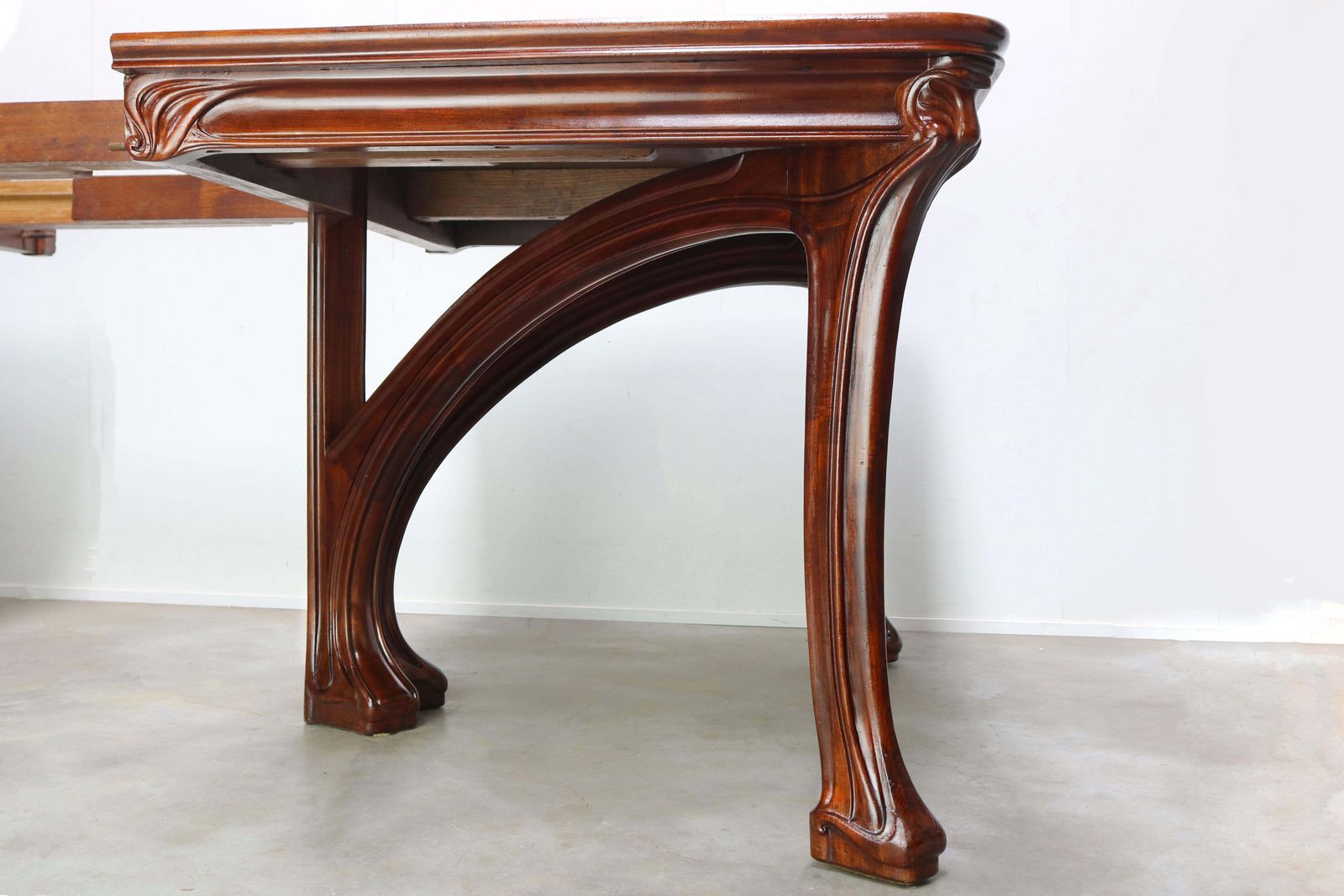 photo vinterior Table à manger Art Nouveau en acajou, par Eugène Gaillard pour Maison Bing, 1900