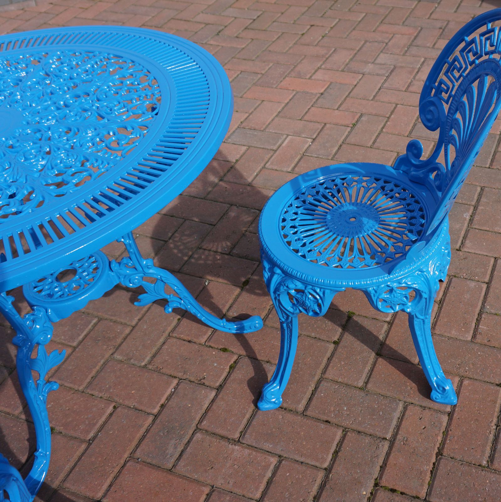 photo vinterior Powder Coated Blue Cast Aluminium Garden Bistro Table & Chair Set Fully Refurbished