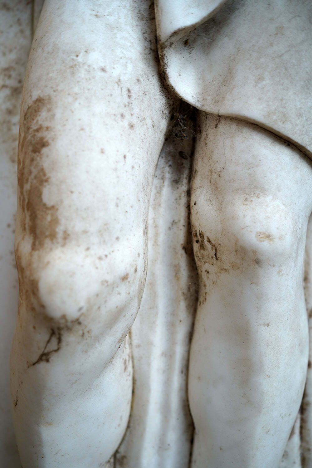photo vinterior A Pair Of Early/Mid 20thc Italian Carved White Carrera Marble Atlantes Jambs C.1920 40