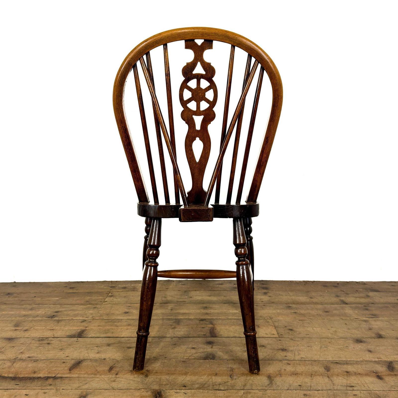 Antique Set Of Four Wheelback Kitchen Chairs | Kitchen Chairs | Dining Chairs | Oak Antiques | Farmhouse Seating photo vinterior
