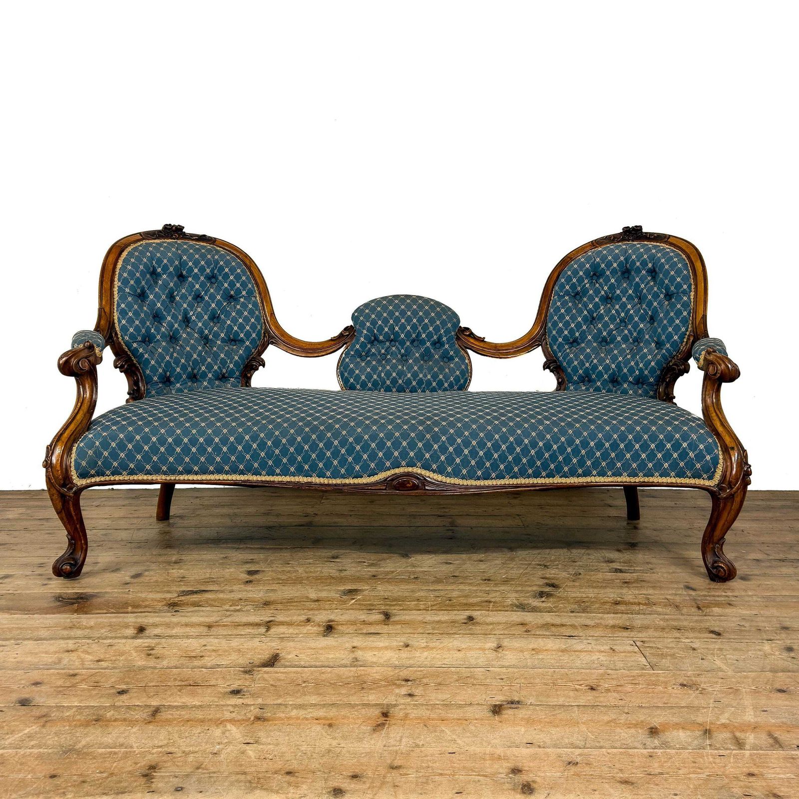 Antique Victorian Walnut Sofa Or Chaise | Antique Sofa | Antique Seating | Victorian Antiques | Victorian Armchair