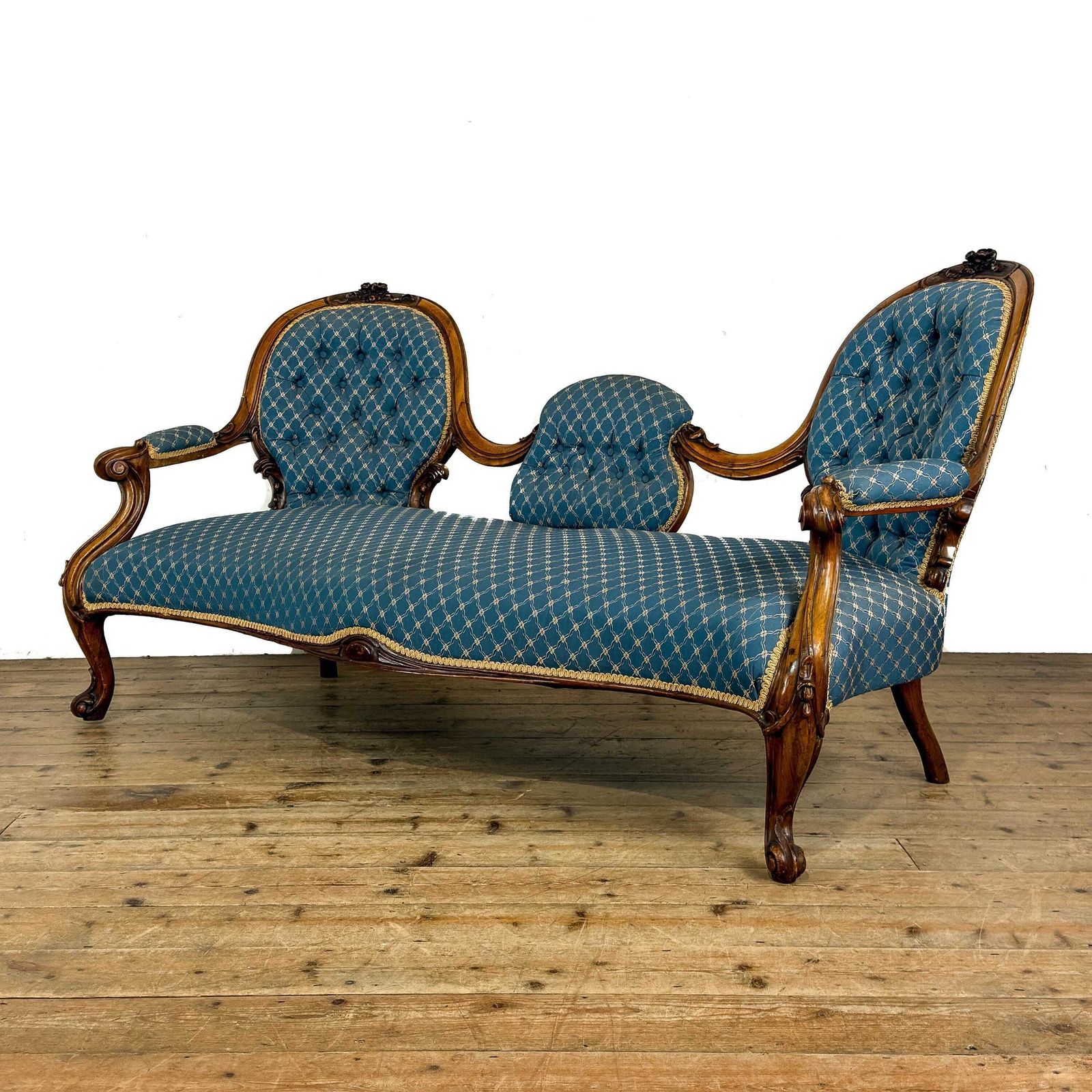 Antique Victorian Walnut Sofa Or Chaise | Antique Sofa | Antique Seating | Victorian Antiques | Victorian Armchair photo for sale