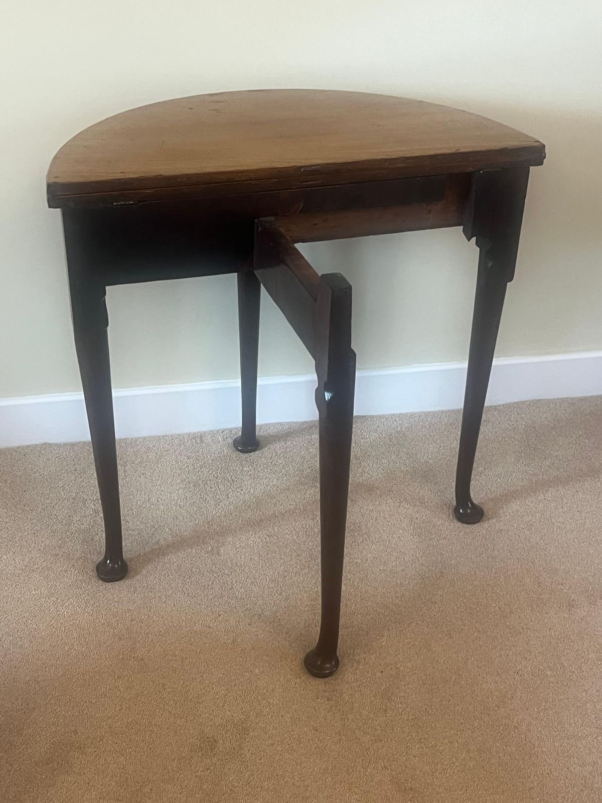 photo vinterior George 1st Folding Card Or Tea Table , Opening To Circular Form, English Ca 1720