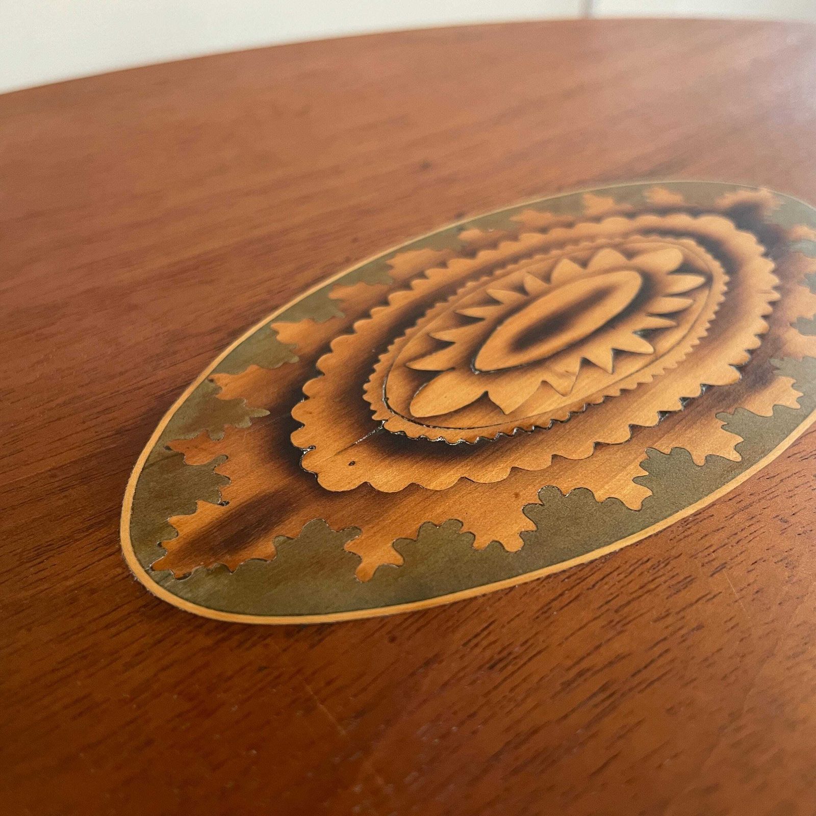 photo vinterior Vintage Oval Wood Side Table Inlay Medallion Plant Stand Mid Century End Table Edwardian Style Round