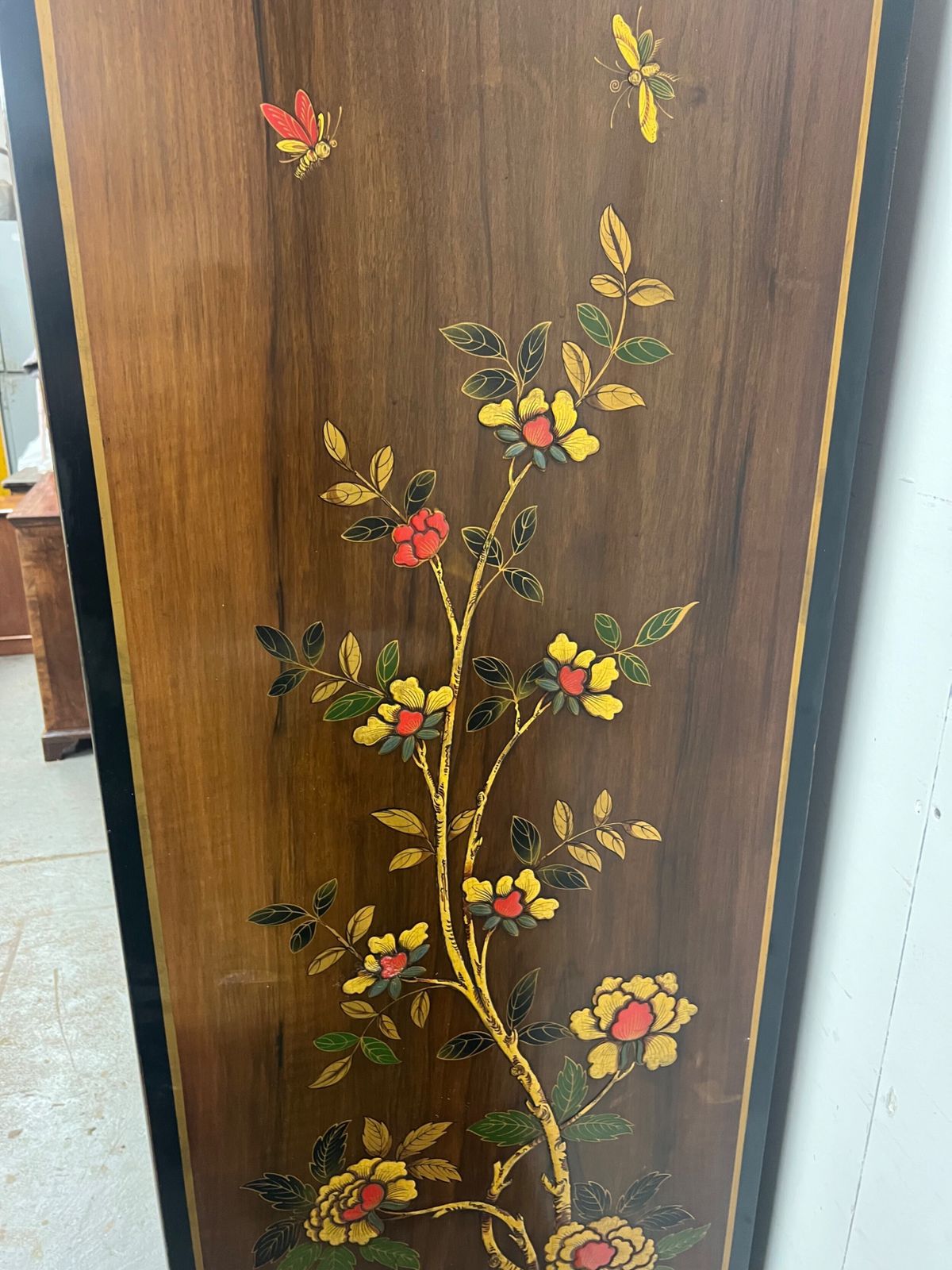 photo vintage Stunning Chinoiserie Bedroom Suite By Maples & Co.