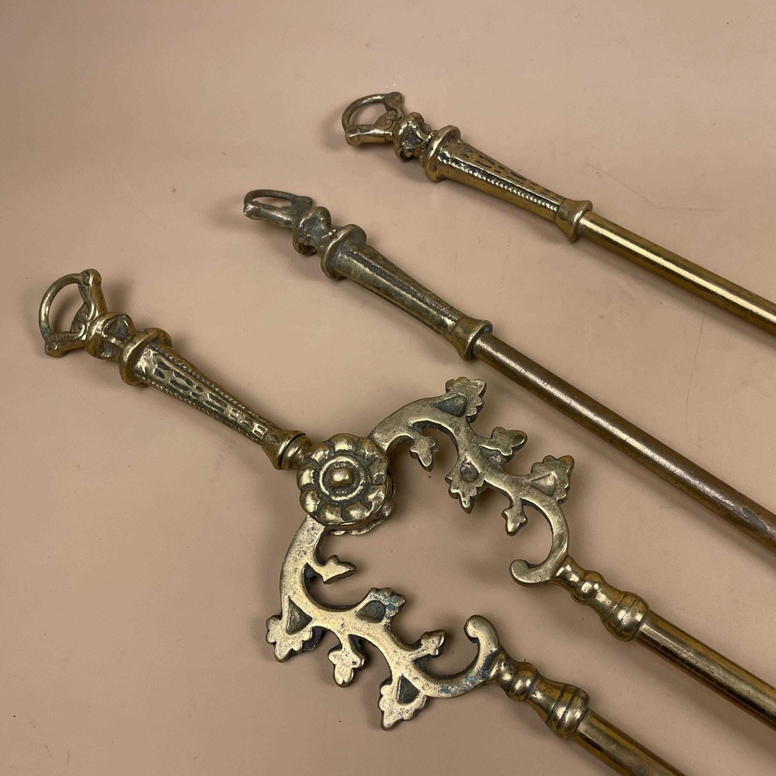 Vintage Brass Fireplace Tools Large Set Of 3 Hanging Heavy Fire Hearth Decor Gold Farmhouse Cottage Antique Style photo vinterior