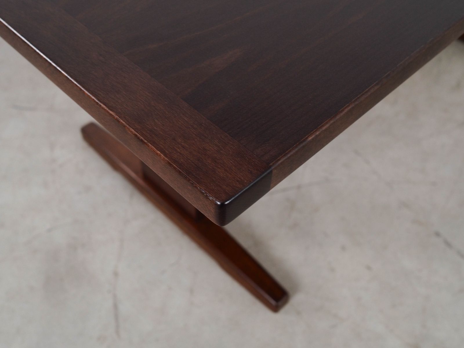 photo for sale Eiken Tafel, Deens Design, Jaren 1970, Geproduceerd Door Farstrup Møbler