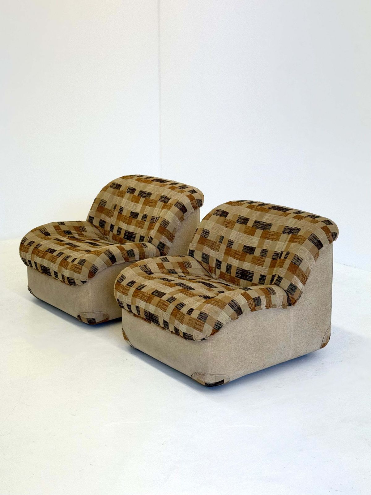 Vintage Caprice Armchairs By Henning Korch For Swan photo buy