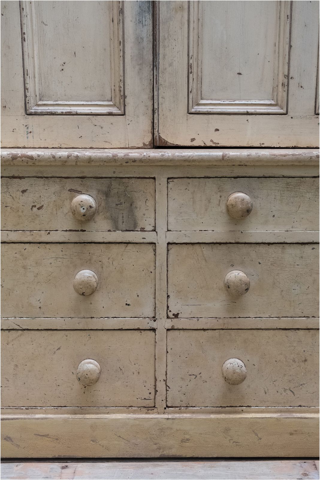 photo vinterior Exceptional 19th Century Painted Pine Housekeepers Cupboard In Original Paint (968)