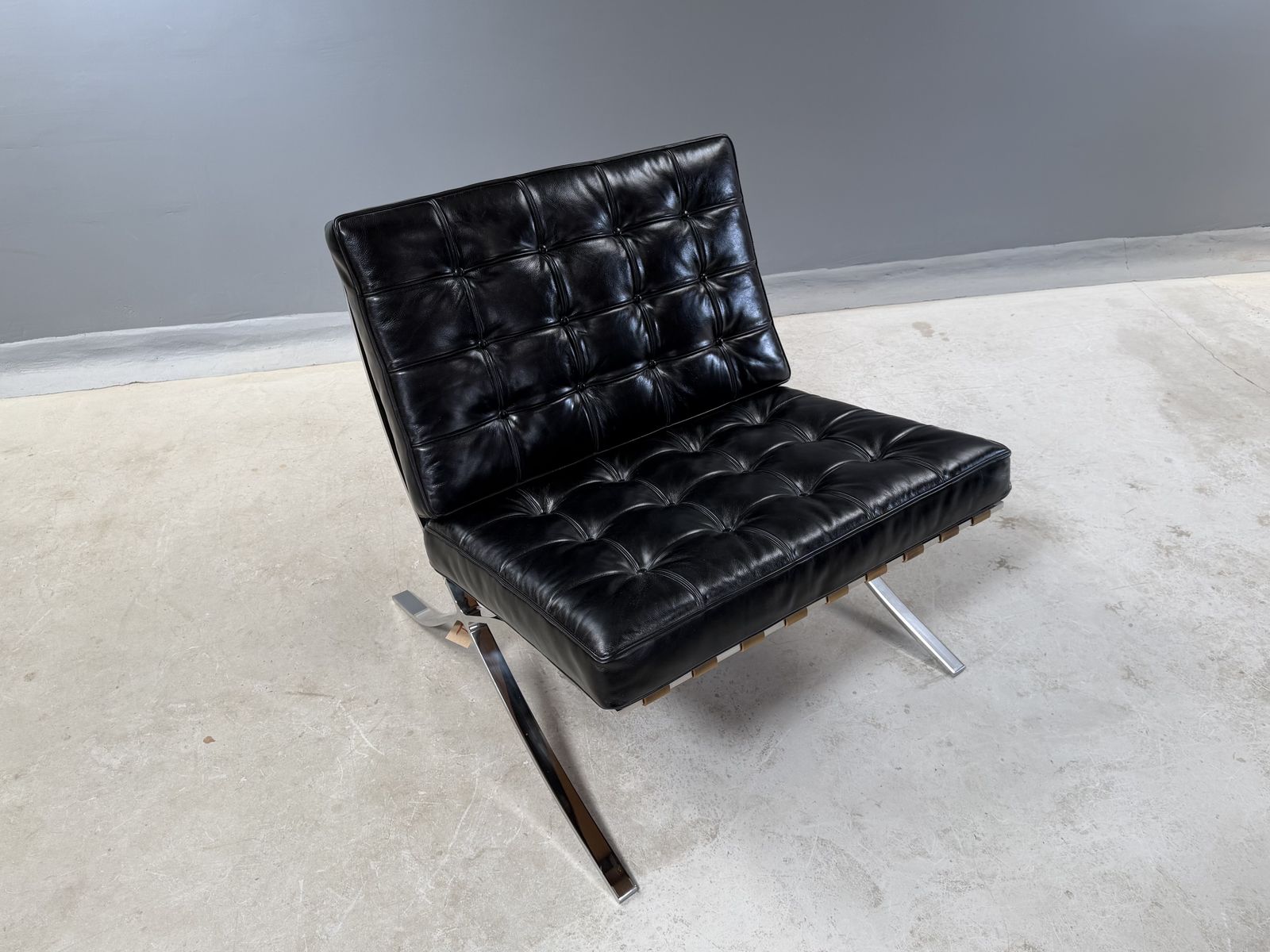Barcelona Chair Leather Lounge Black Accent Chair Bauhaus Statement Armchair photo Furniture