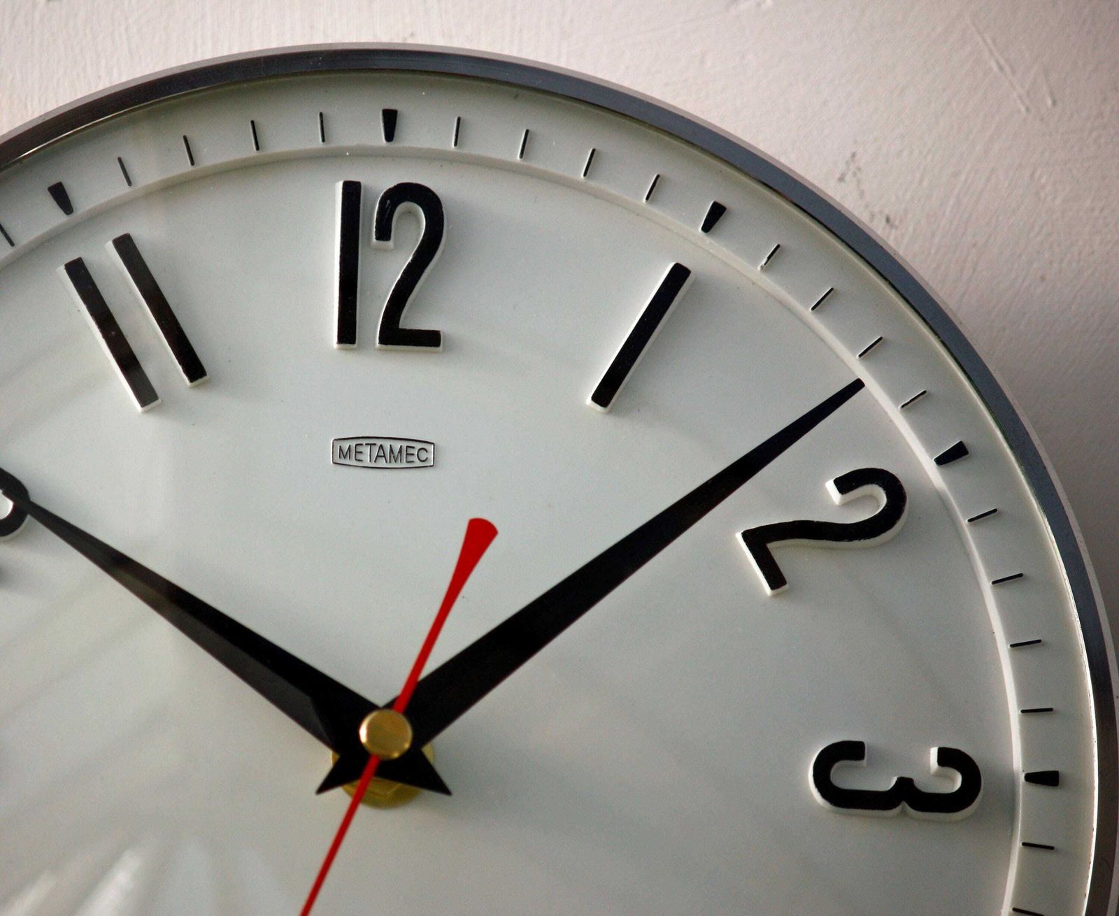Metamec Wall Clock   Vintage 21cm White Retro Mid Century Clock Gift Kitchen Clock Off The Wall Clocks photo for sale