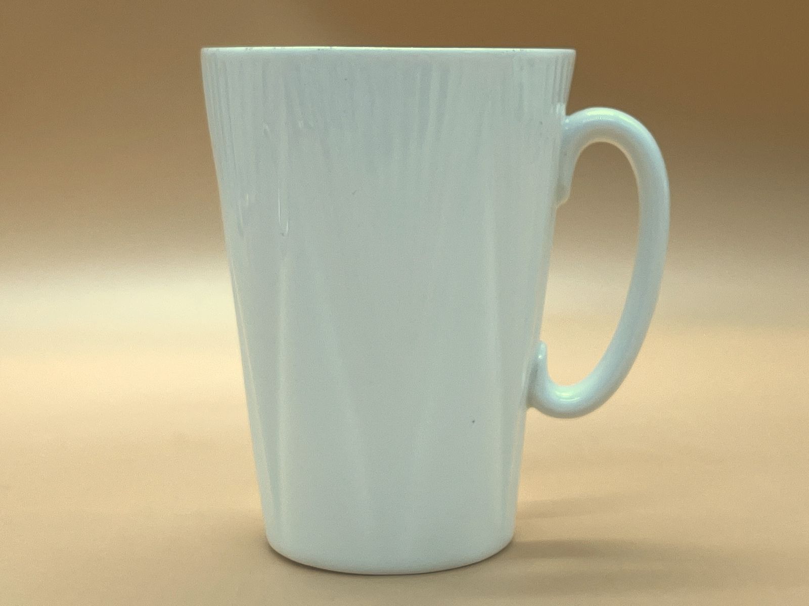 Vintage Shelley China Dainty White mok / beker. Ca. jaren 1950.