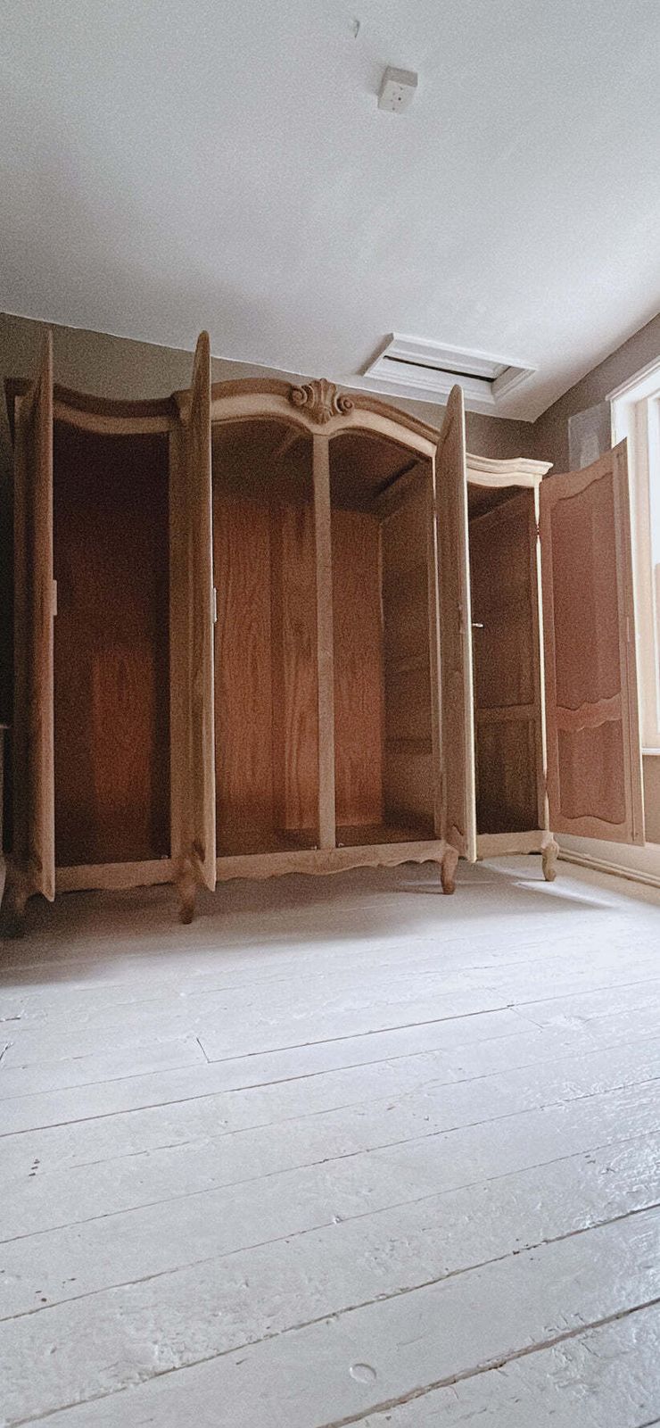 Large French4 Door Armoire In Oak photo vinterior