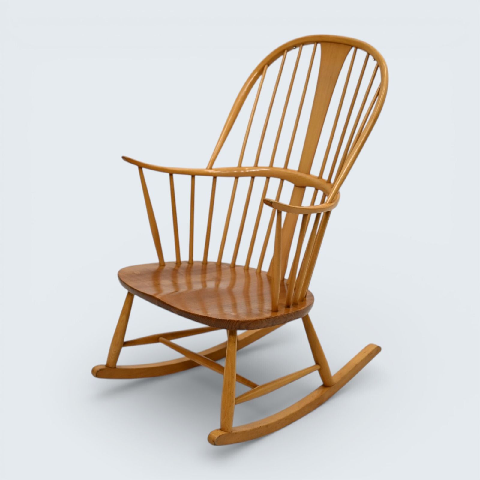 427.0 Ercol Model 473 Windsor Vintage Bow Back Rocking Chair Free Uk Delivery photo