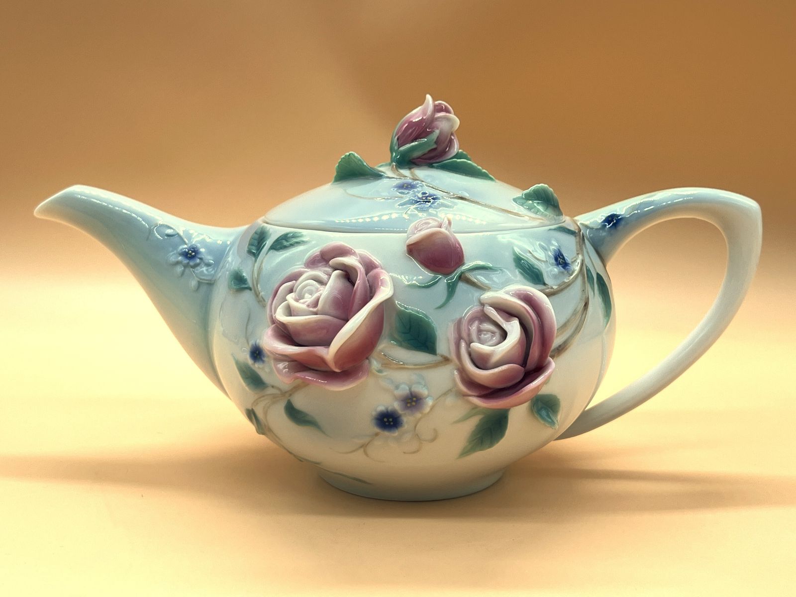 Franz / Royal Doulton Porcelain Pink English Garden Rose Design Teapot. Fz00648.