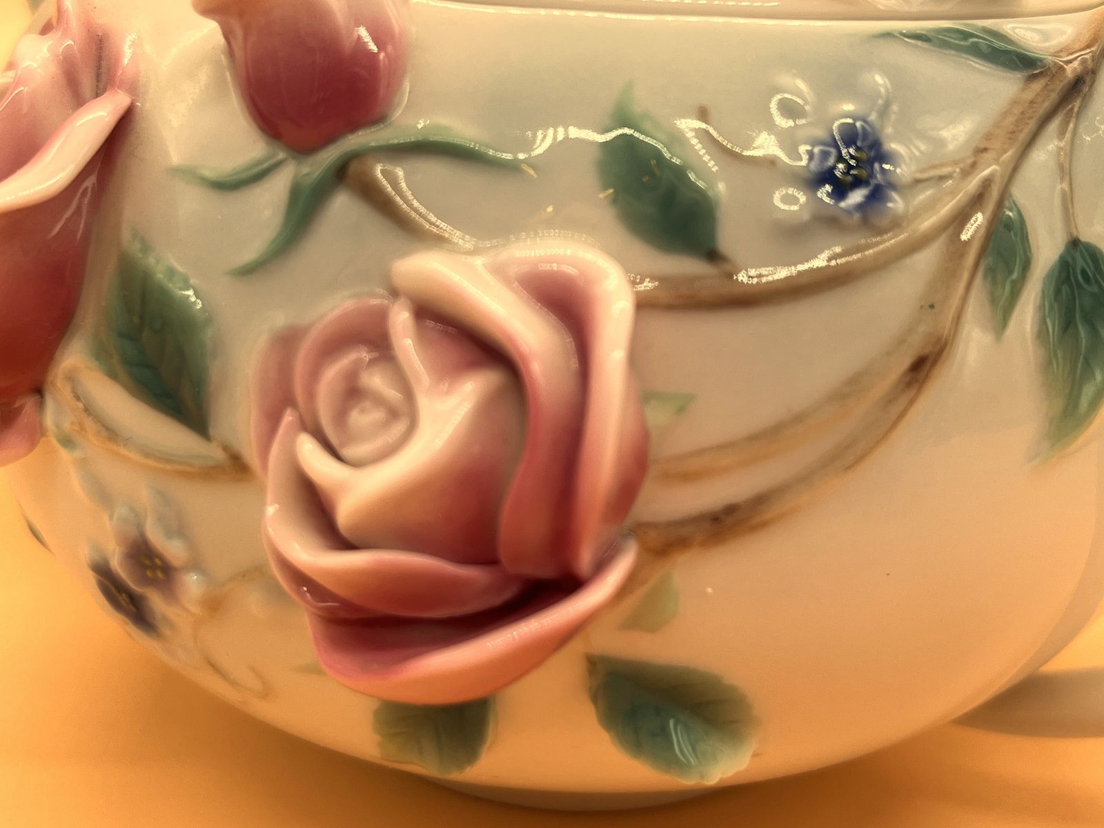 photo for sale Franz / Royal Doulton Porcelain Pink English Garden Rose Design Teapot. Fz00648.