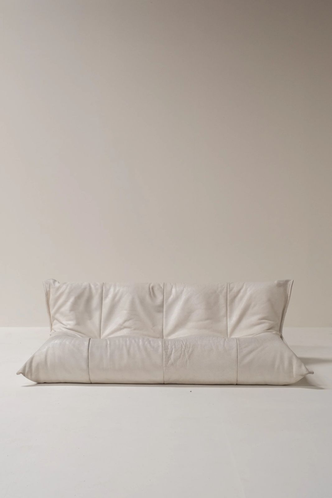 Yoko 3 Seater Sofa By Michel Ducaroy For Ligne Roset, Original White Leather, 1970s photo buy