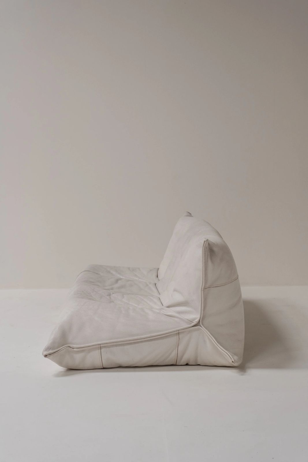 photo vinterior Yoko 3 Seater Sofa By Michel Ducaroy For Ligne Roset, Original White Leather, 1970s