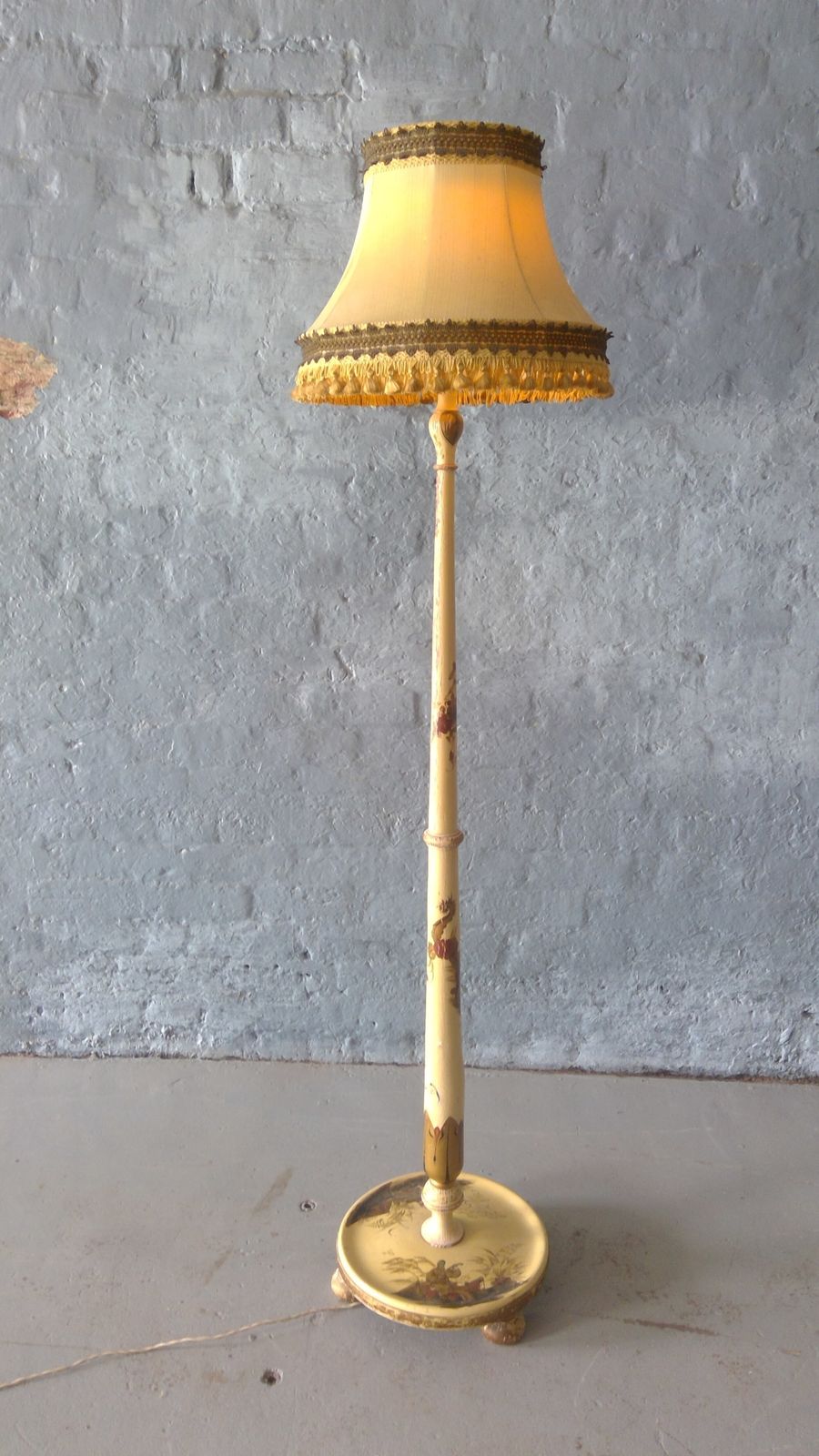 Elegant 1920s Chinoiserie Decorated Ivory Ground Standard Lamp With Shade